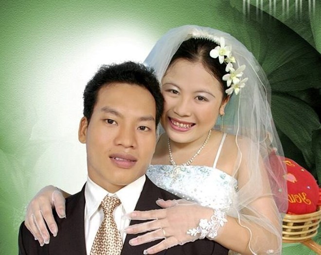 Văn Công và người vợ Chu Thị Tám. (Ảnh: Facebook nhân vật)