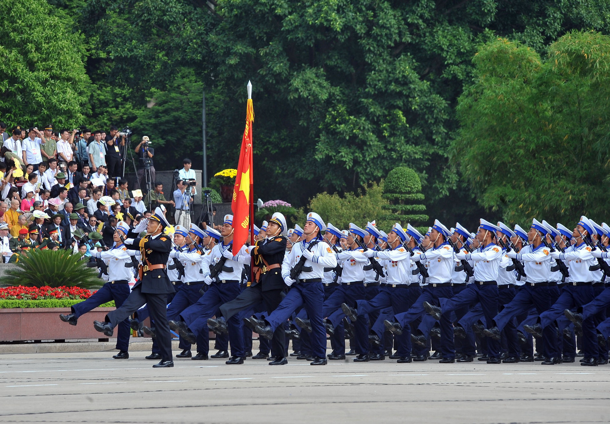 Trong ảnh: Khối chiến sỹ Hải quân tham gia diễu binh. Ảnh: TTXVN