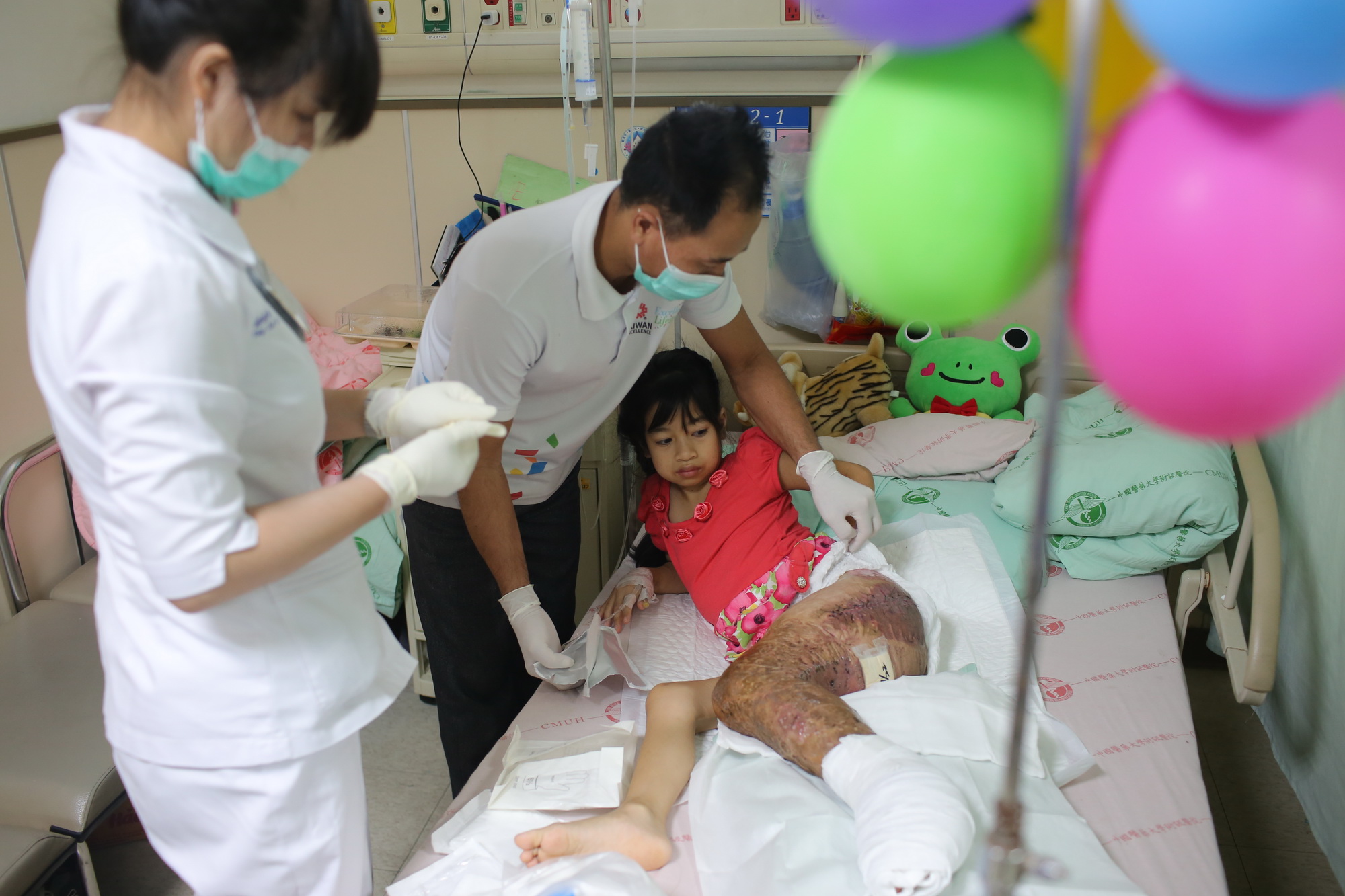 Bé Nguyễn Thị Loan đã đươc các tổ chức từ thiện giúp đỡ đưa sang Đài Loan chữa trị. (Ảnh: Minh Sơn/Vietnam+)
