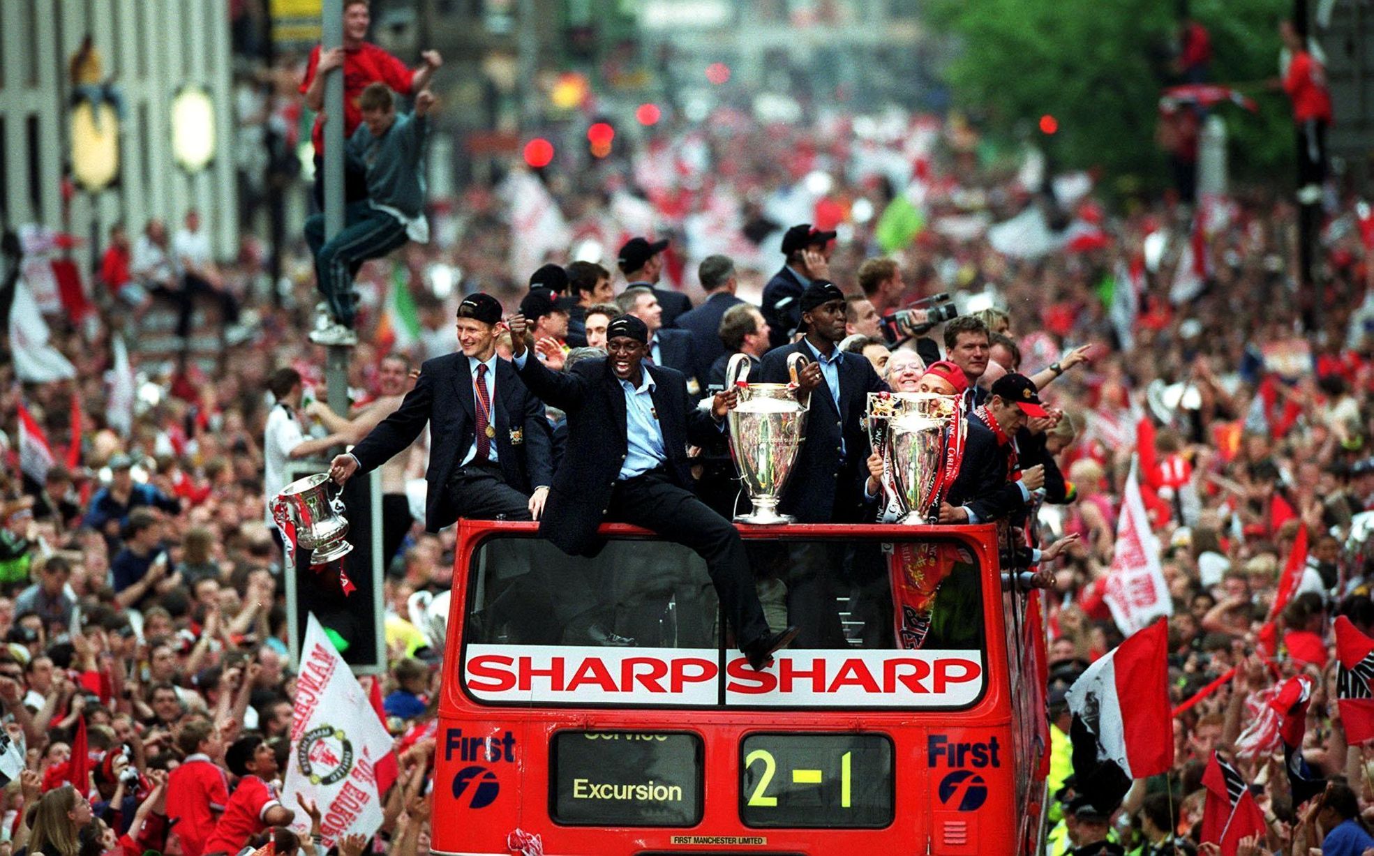Manchester United trở thành biểu tượng toàn cầu sau cú ăn ba năm 1999