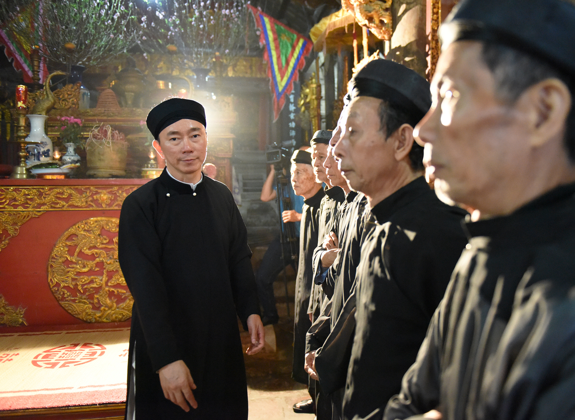 Với hành động tiên phong và niềm đam mê, tôn vinh áo dài truyền thống Việt, nhiều người gọi Đại sứ Phạm Sanh Châu là Đại sứ áo dài.