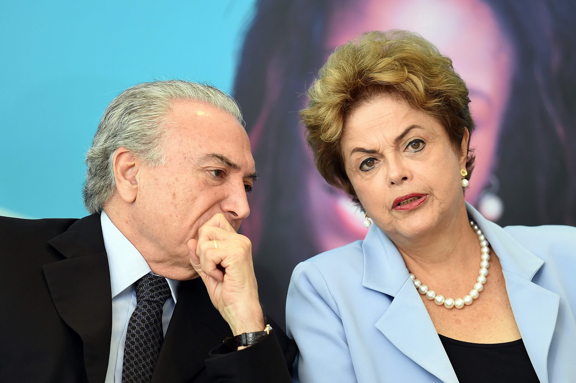 Cả cựu tổng thống Dilma Rousseff lẫn đương kim Tổng thống Michel Temer đều bị cho là có liên đới trách nhiệm trong các vụ bê bối liên quan đến Petrobas và Odebrecht. Tuy nhiên, ông Temer khẳng định chưa từng có những hoạt động làm ăn phi pháp với công ty này như các cáo buộc. (Nguồn: AFP/TTXVN)