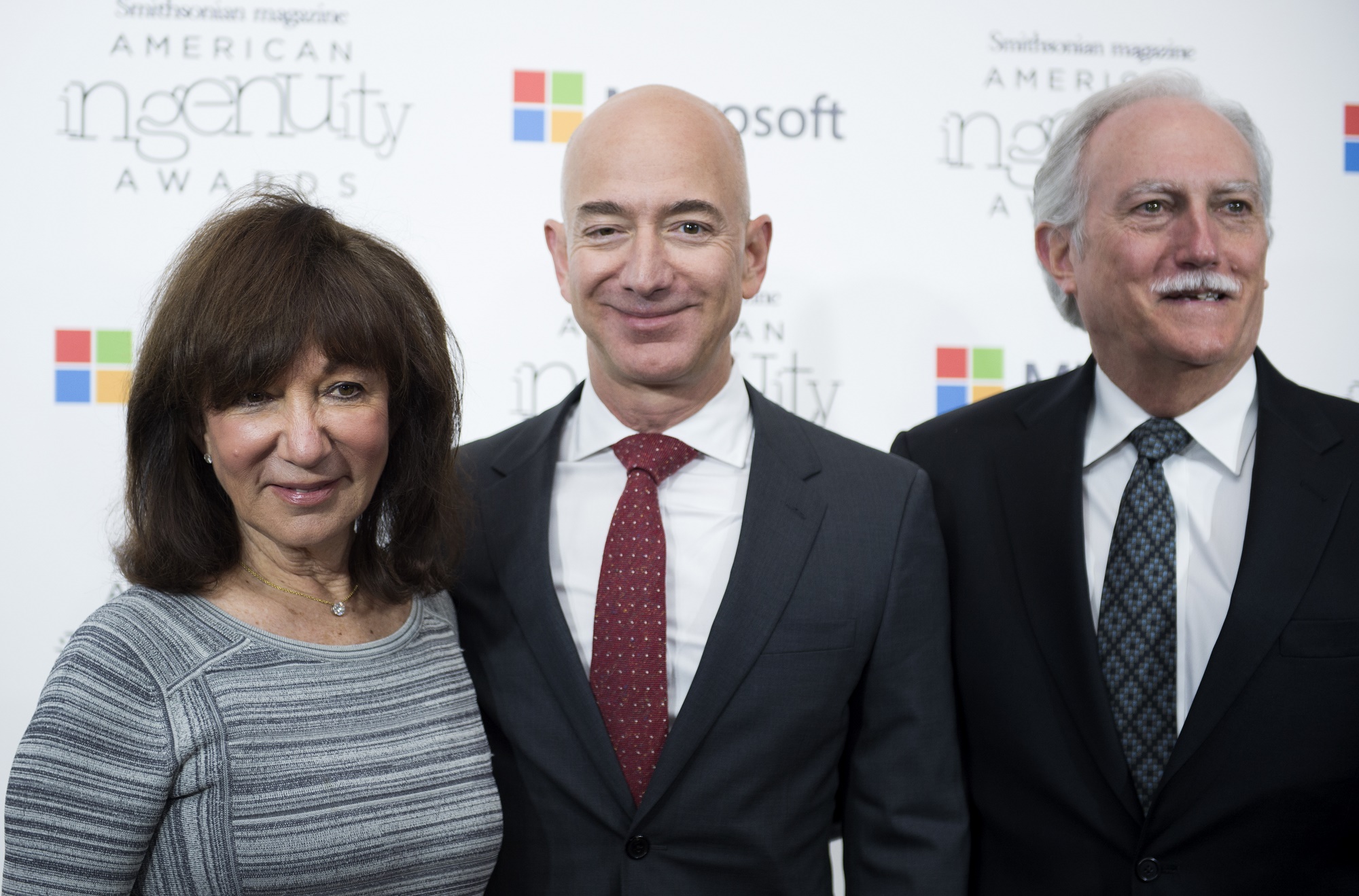 Tỷ phú Jeff Bezos và cha mẹ (Nguồn: AFP)