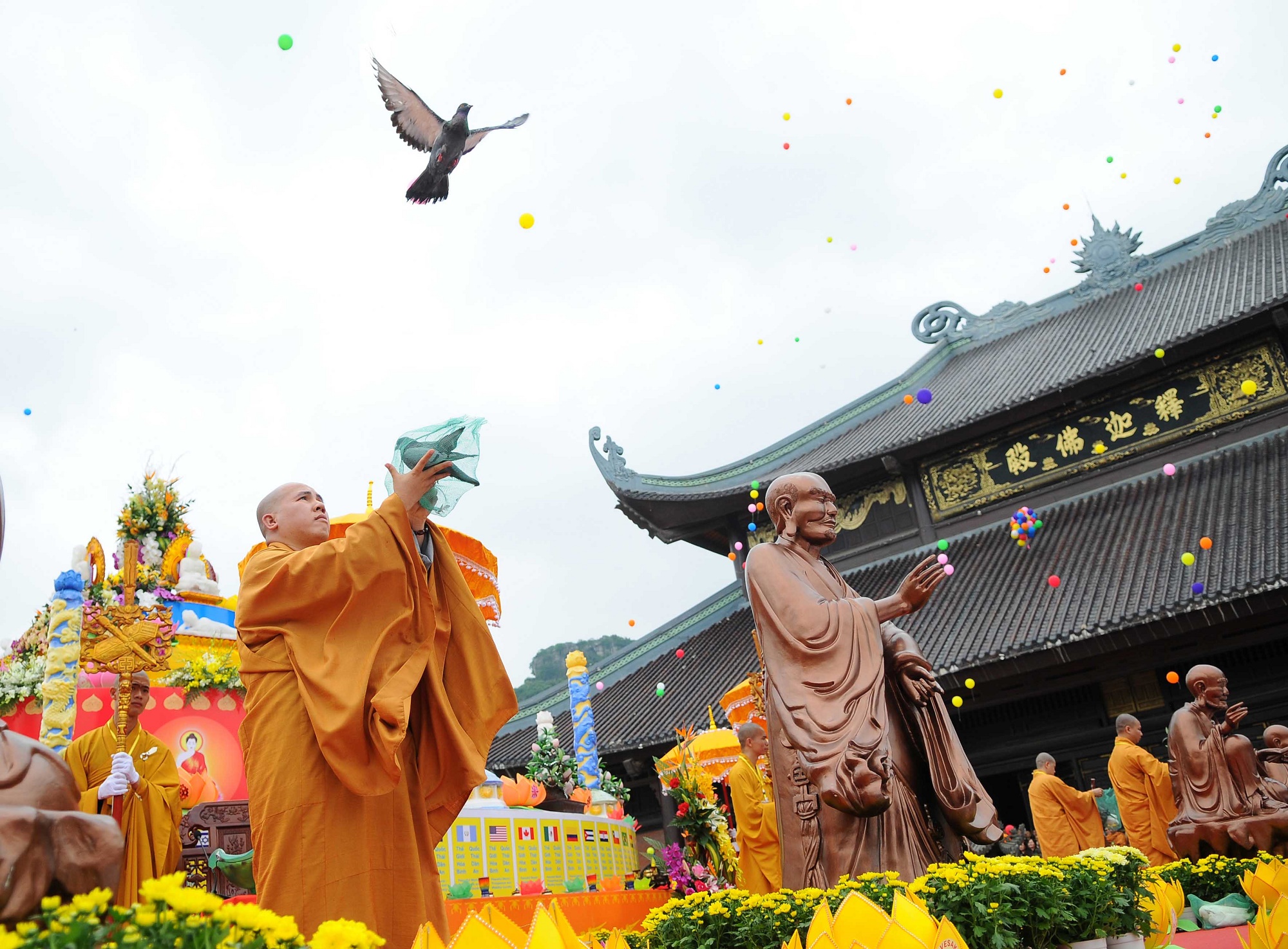 Sáng 8/5/2014, tại Chùa Bái Đính (Ninh Bình) diễn ra Lễ khai mạc Đại lễ Phật đản Liên hợp quốc lần thứ 11 - Vesak 2014 với chủ đề “Phật giáo góp phần thực hiện các mục tiêu phát triển thiên niên kỷ của Liên hợp quốc”