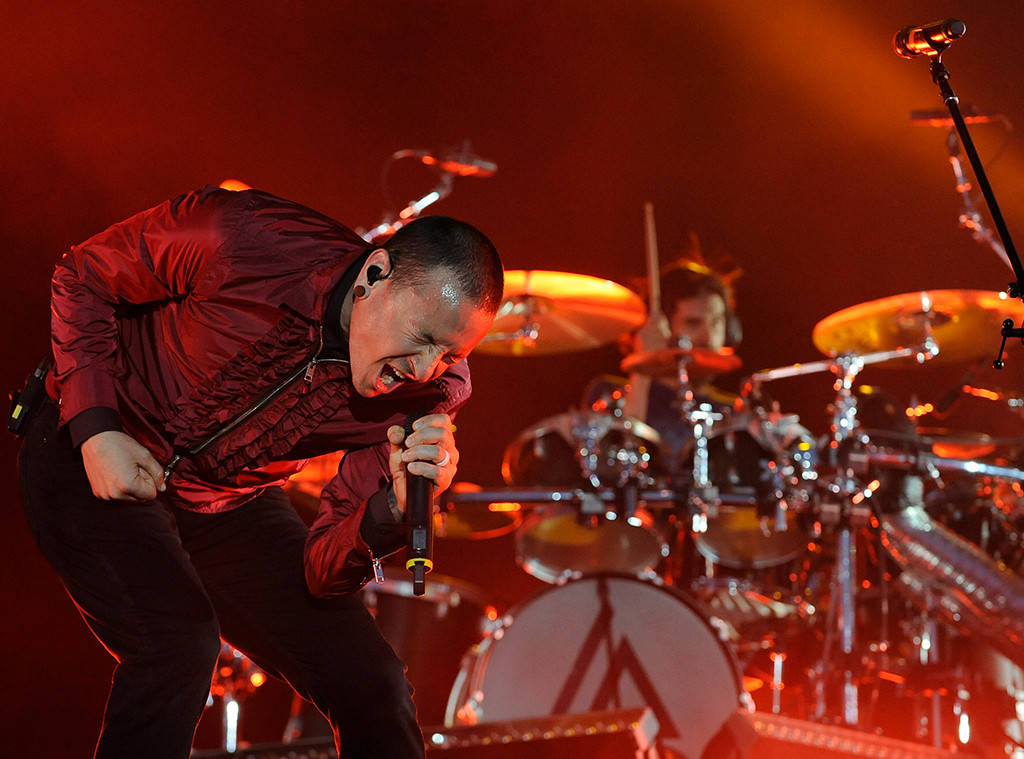 Linkin Park & Chester là thần tượng thực sự của nhiều thanh thiếu niên nổi loạn kia, ở cả nhân cách sống, chứ không đơn thuần là hình mẫu của sự nổi tiếng, danh vọng hay tiền bạc. (Nguồn: E Online)