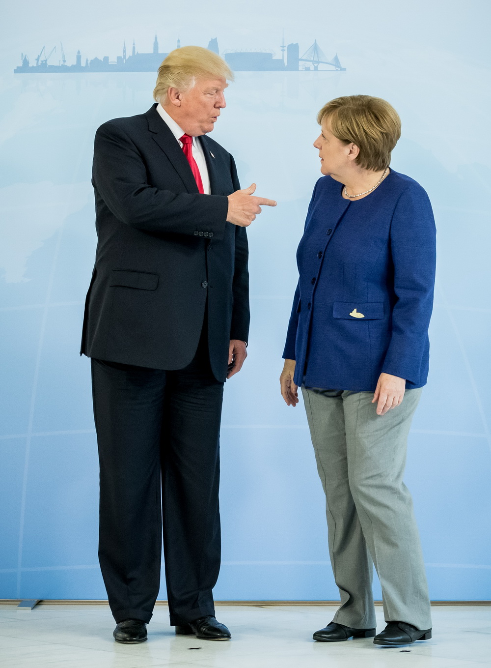 Tổng thống Mỹ Donald Trump (trái) và Thủ tướng Đức Angela Merkel (phải) tại cuộc gặp ở Hamburg ngày 6/7. (Ảnh: AFP/TTXVN)