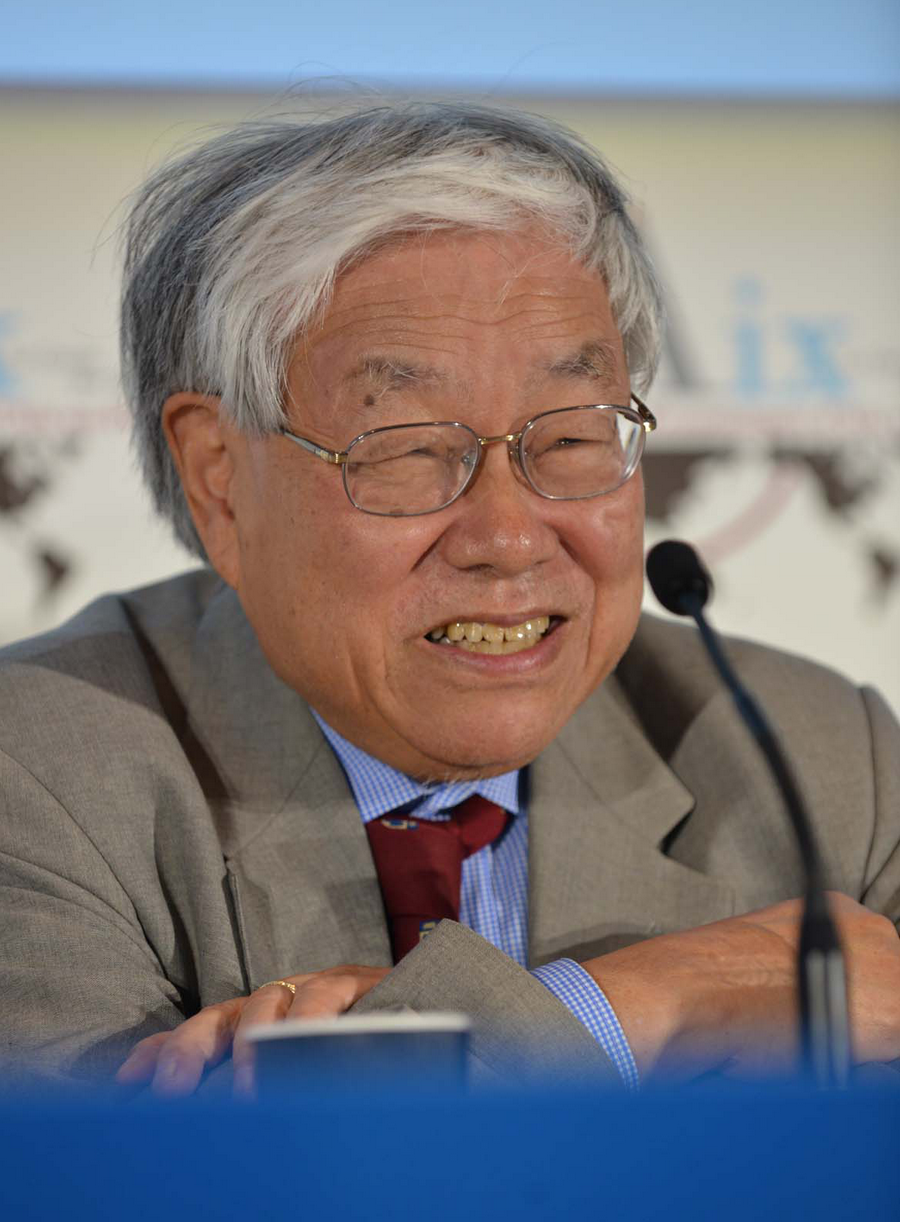 Giáo sư Koichi Hamada.