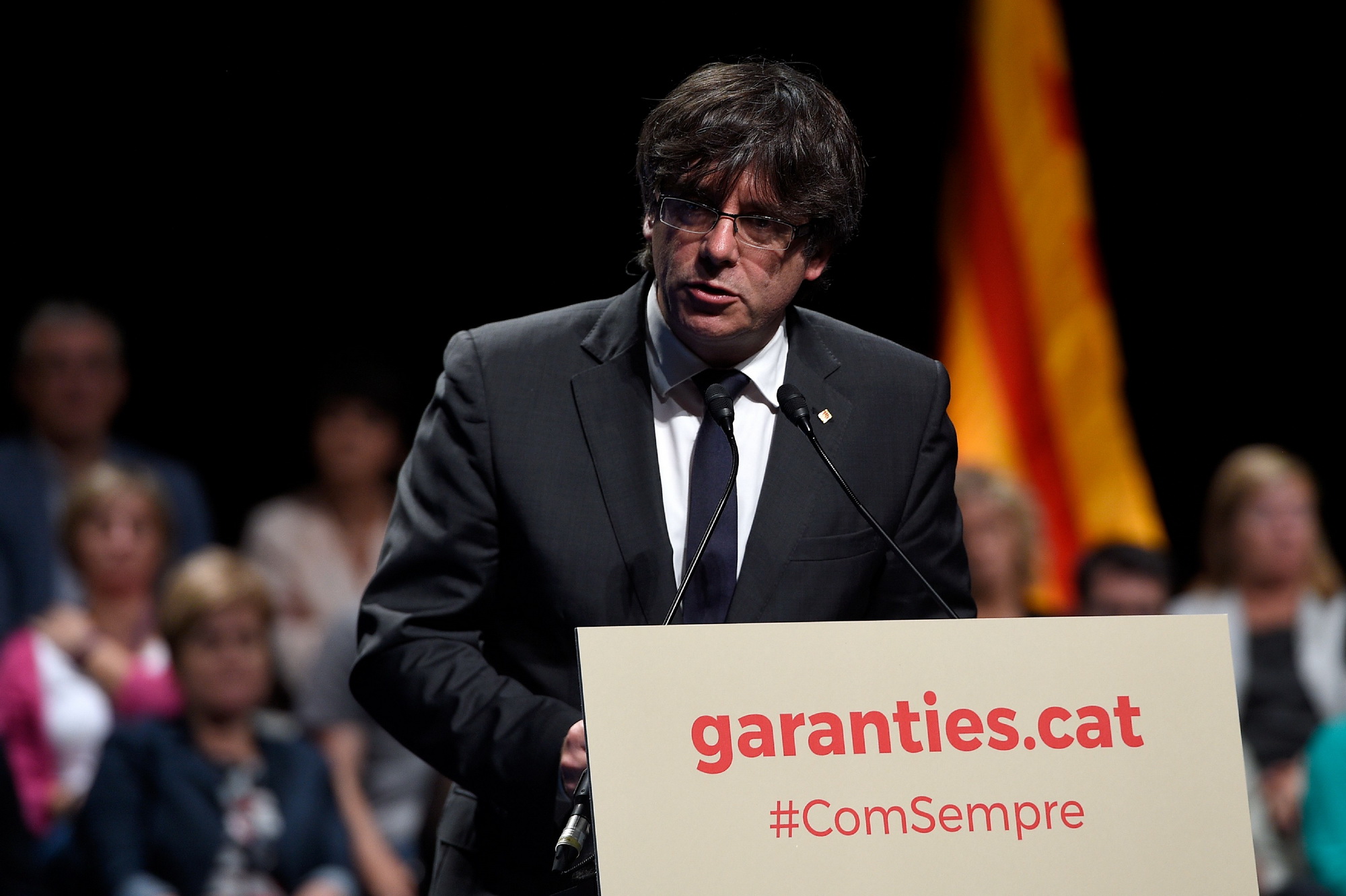 Thủ hiến vùng Catalunya  Carles Puigdemont trong bài phát biểu chi tiết về cuộc trưng cầu ý dân  tại một hội nghị ở Barcelona, Tây Ban Nha ngày 4/7. (Nguồn: AFP/TTXVN)