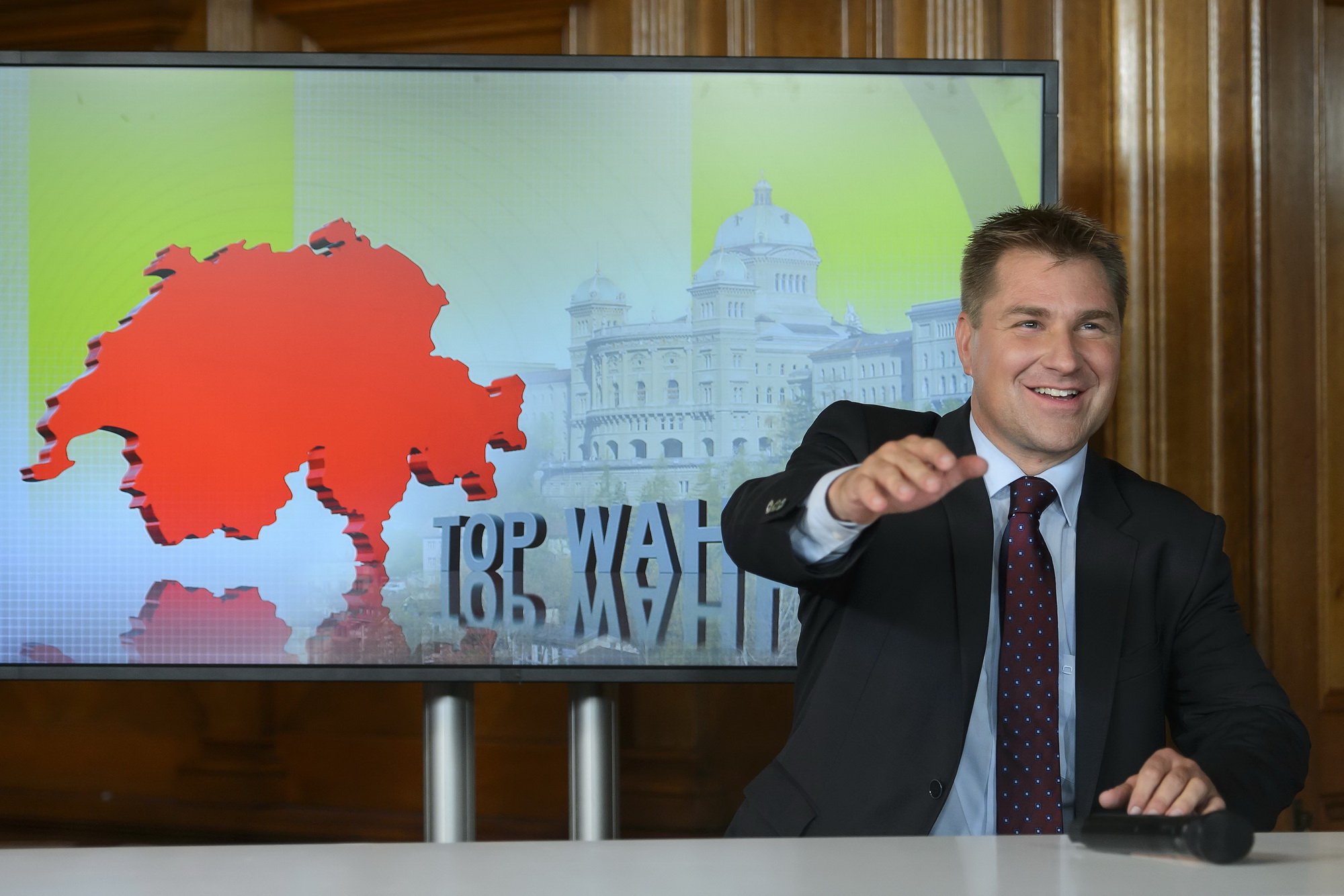 Chủ tịch Đảng SVP Toni Brunner phát biểu trong phiên tranh luận tại Quốc hội Thụy Sĩ ở Bern ngày 18/10/2015. (Nguồn: AFP/TTXVN)