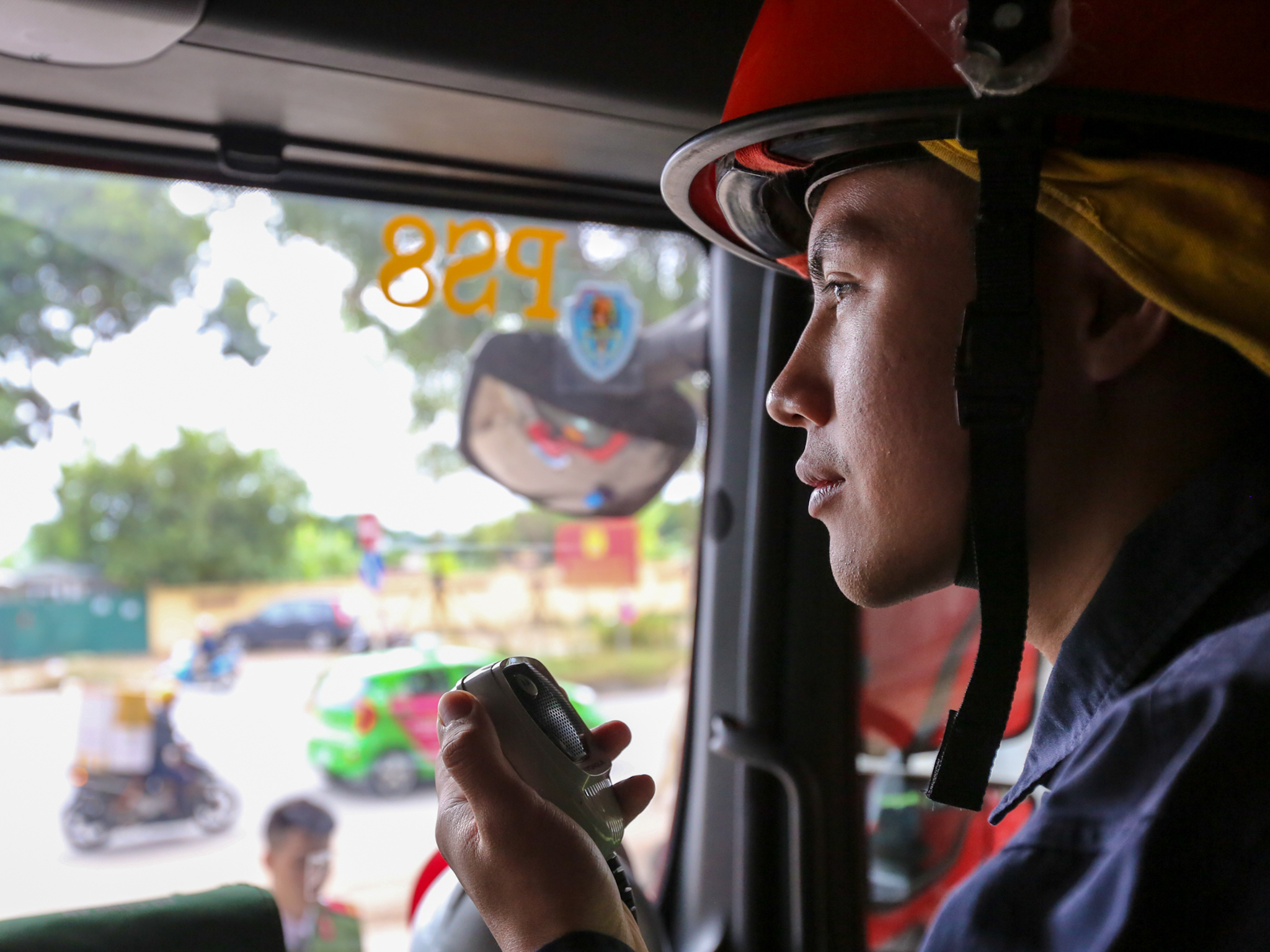 Phùng Trung Vũ là một chiến sỹ trẻ thuộc phòng Cảnh sát PCCC và Cứu nạn cứu hộ quận Hoàng Mai. (Ảnh: Minh Sơn/Vietnam+)