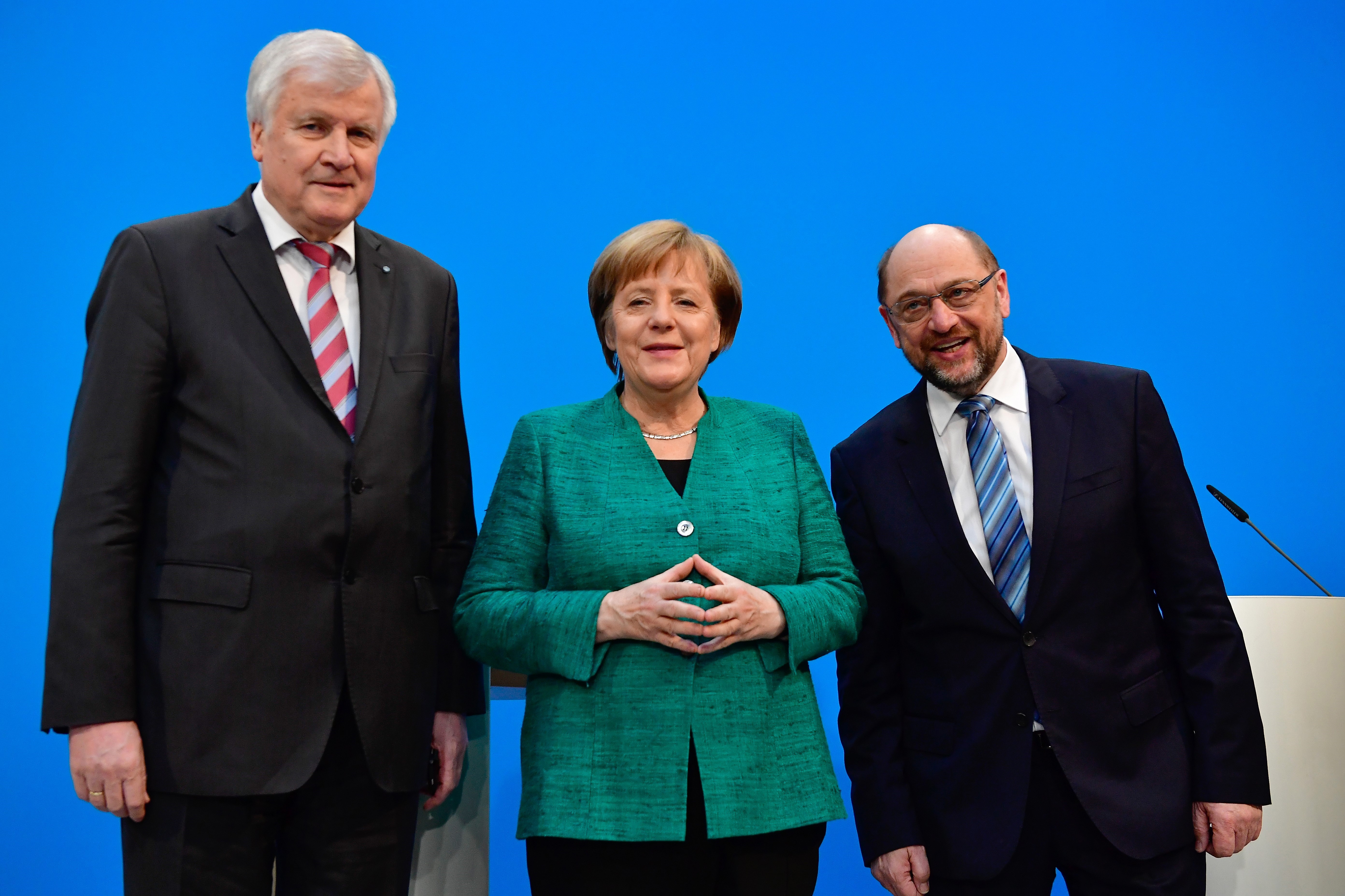 (Từ trái sang): Chủ tịch CSU Horst Seehofer, Thủ tướng Đức Angela Merkel và Chủ tịch SPD Martin Schulz trong cuộc họp báo ở Berlin, Đức ngày 7/2. (Nguồn: AFP/TTXVN).