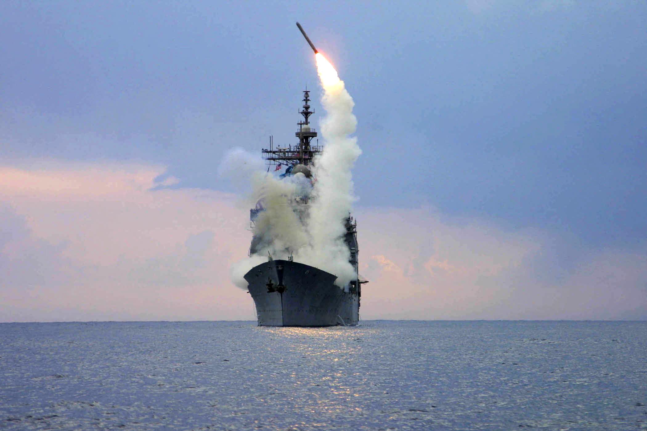 Tên lửa tomahawk được phóng từ tàu chiến Mỹ. Ảnh minh họa. (Nguồn: AFP)