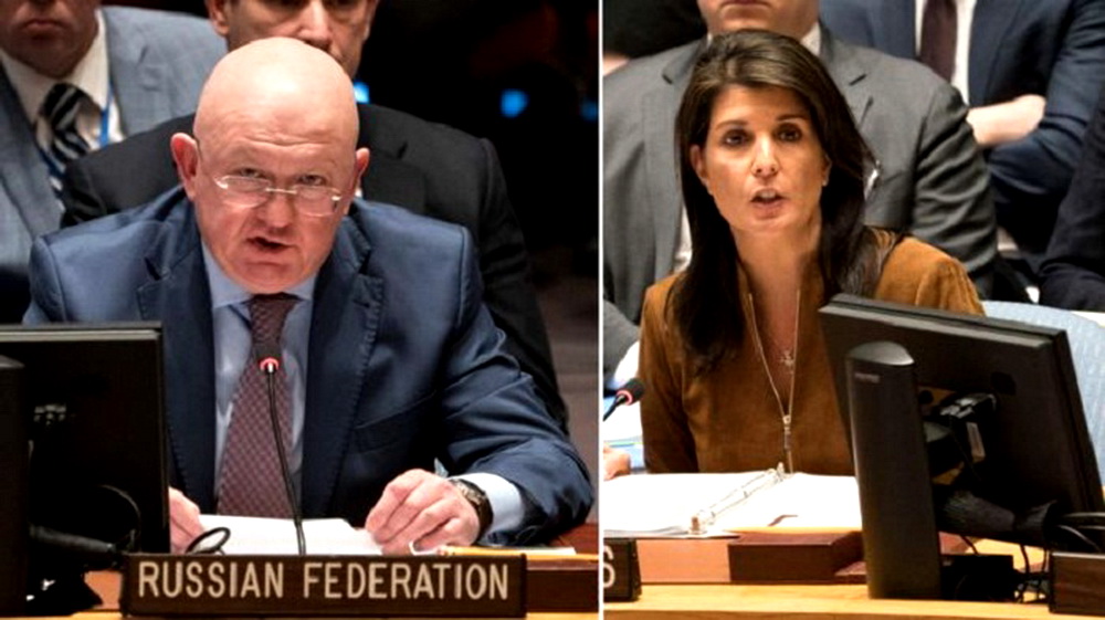 Đại sứ Nga Vassily Nebenzia và Đại sứ Mỹ Nikki Haley trong phiên họp của Hội đồng Bảo an Liên hợp quốc về tình hình Syria. (Nguồn: BBC)