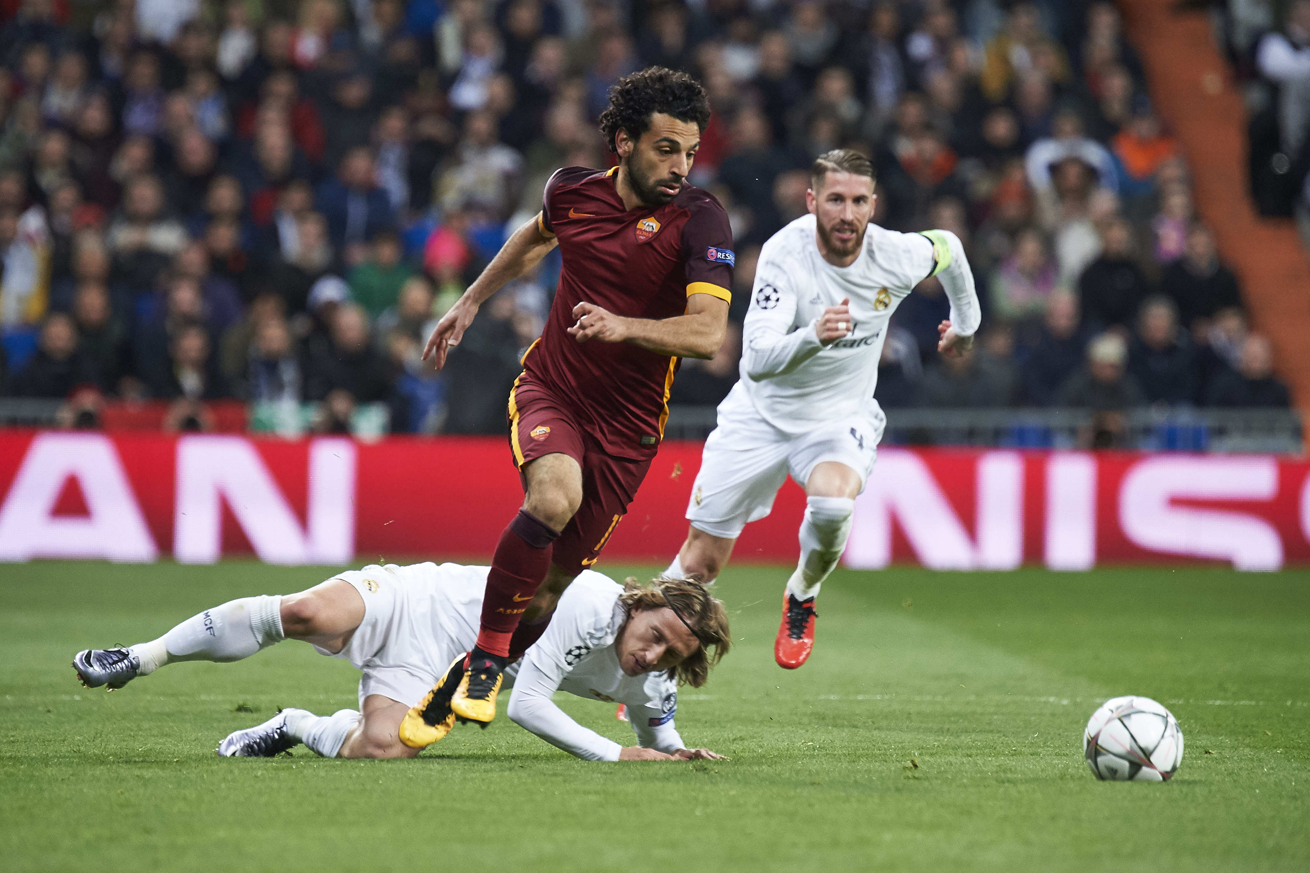 Salah trong trận đấu giữa Roma và Real.