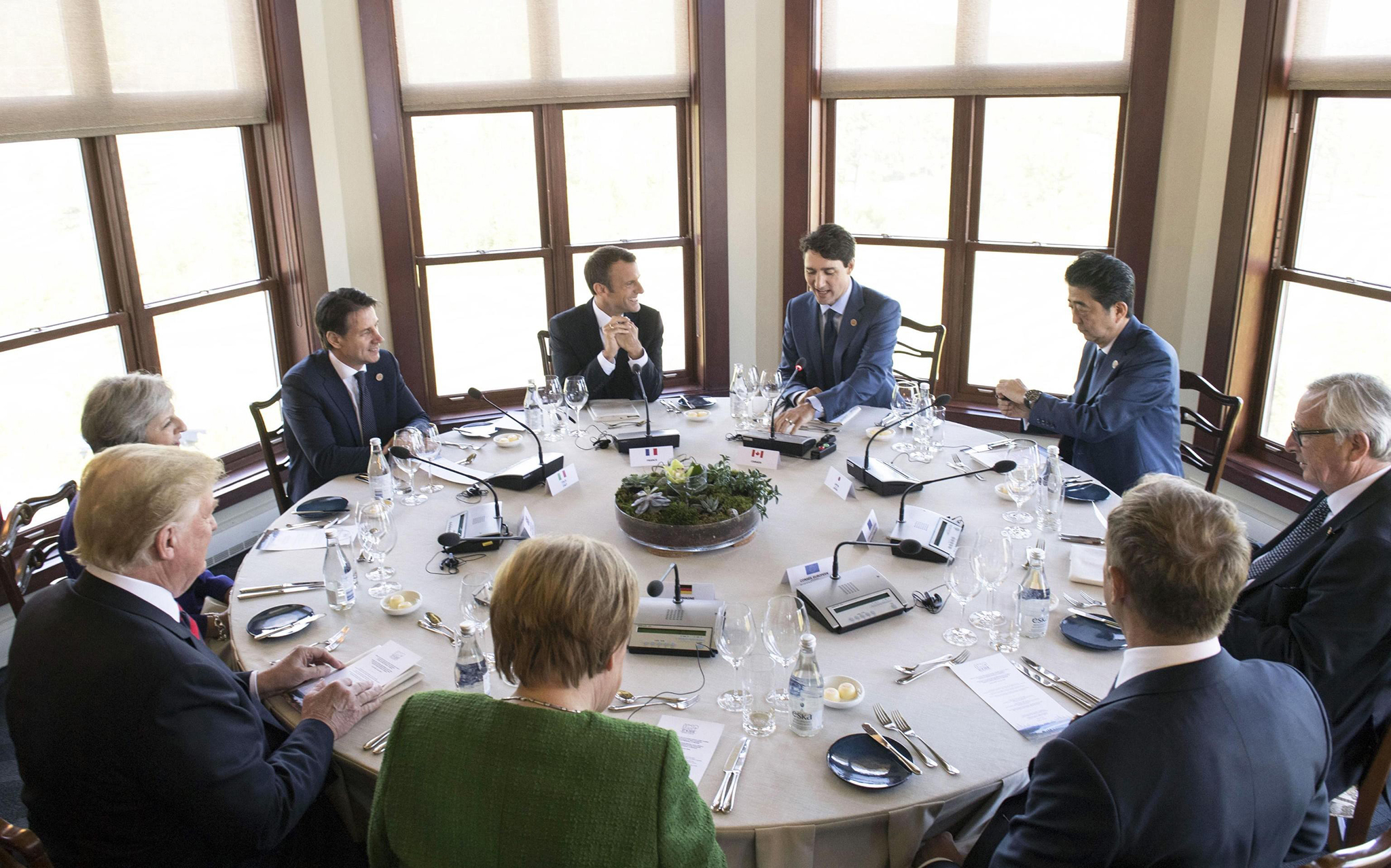 Các nhà lãnh đạo G7 thảo luận tại Hội nghị ở Charlevoix, Canada. (Nguồn: EPA/TTXVN)