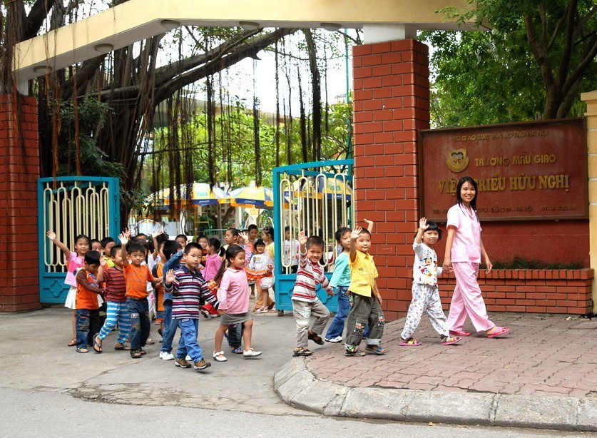 El centro preescolar de amistad Vietnam- Corea del Norte en el distrito de Dong Da fue una obra donada por la nación norasiática a Vietnam en 1978. Desde cuatro clases con 120 niños en los primeros tiempos de su operación, ese establecimiento se ha elevado su calidad, la calidad de su personal y infraestructura (Foto: Bich Ngoc/VNA).