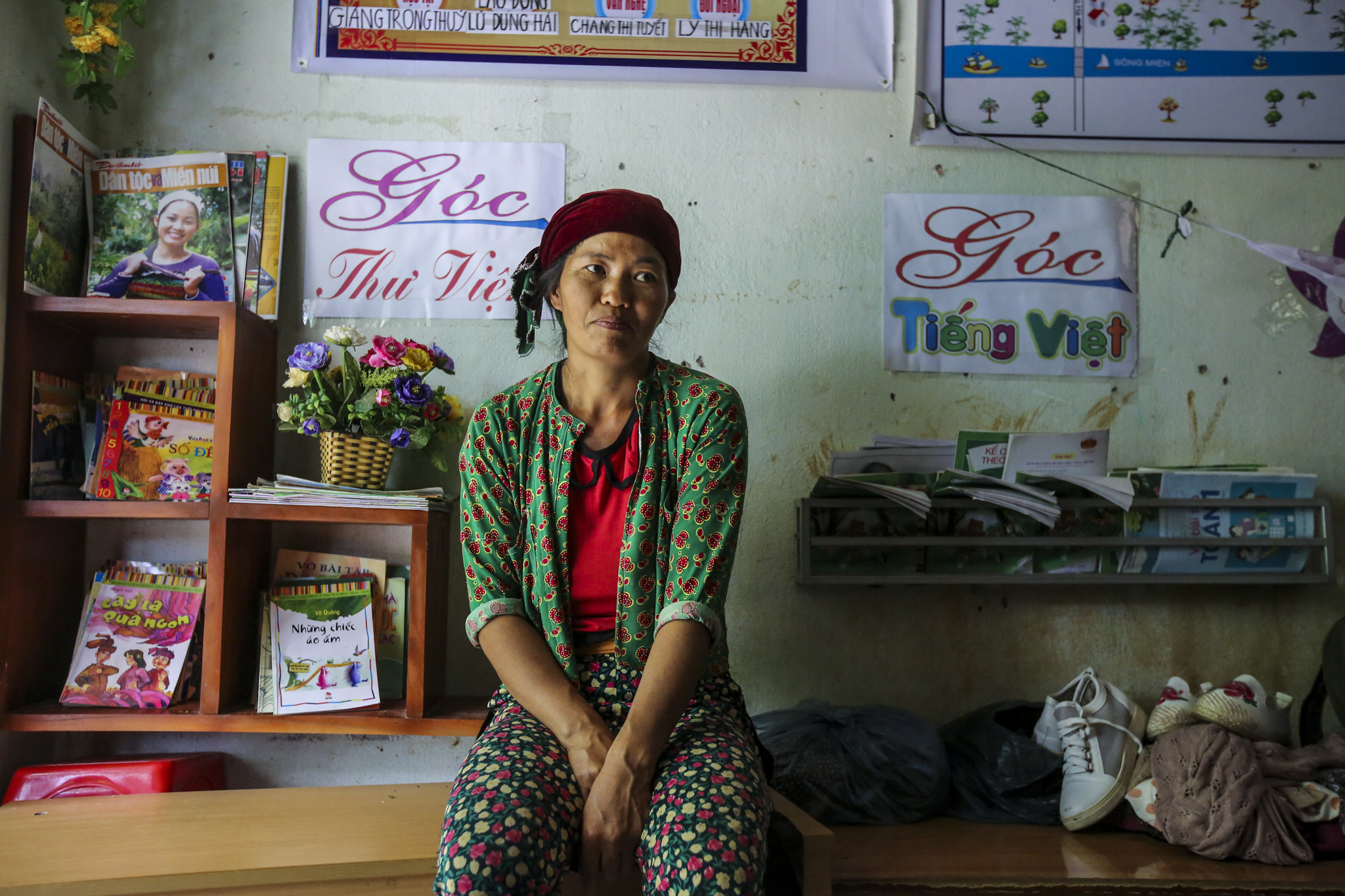 Chị Giàng Thị Sung là một trong số ít những hộ còn ở nhờ trong lớp mẫu giáo. Nhà chị đã mất hết toàn bộ sau cơn lũ dữ. (Ảnh: Minh Sơn/Vietnam+)