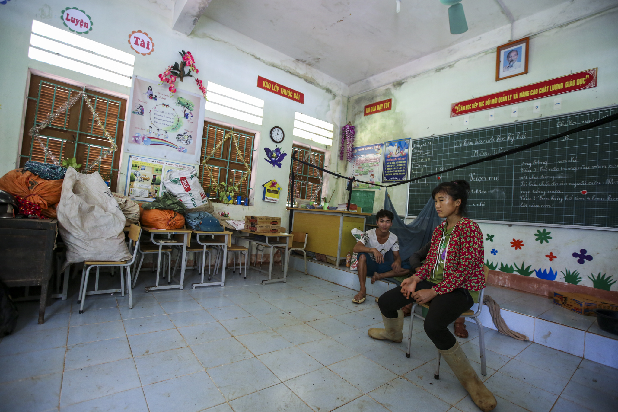 Các phòng học tại điểm trường Tùng Nùn đã được dọn dẹp lại để các hộ dân bị mất nhà có thể ở lại tạm thời trong những ngày mưa lũ. (Ảnh: Minh Sơn/Vietnam+)