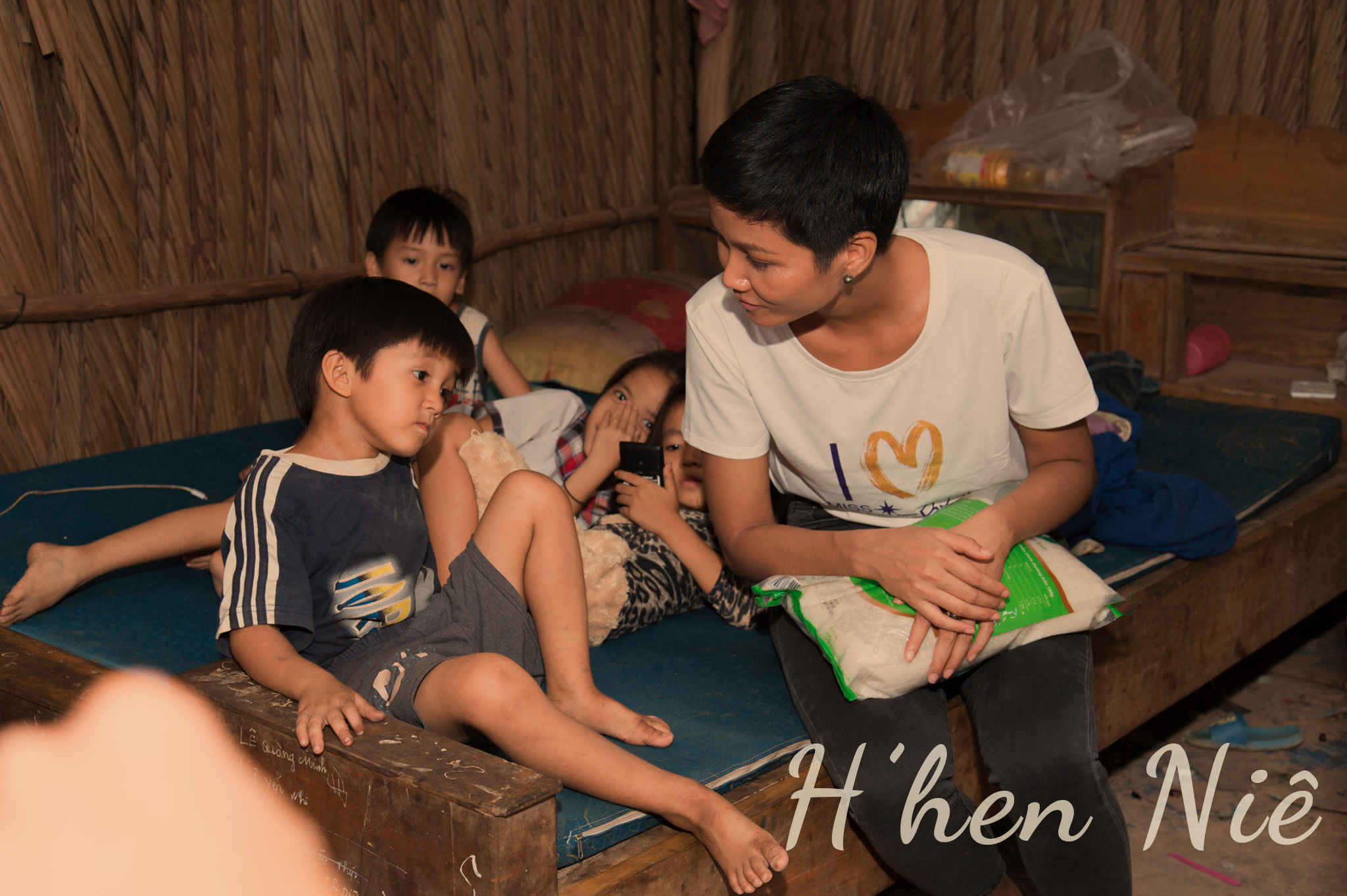 Mong muốn của H'hen là có thể giúp các em bé hoàn cảnh khó khăn được đến trường và tiếp tục nuôi dưỡng ước mơ. (Ảnh nhân vật cung cấp)