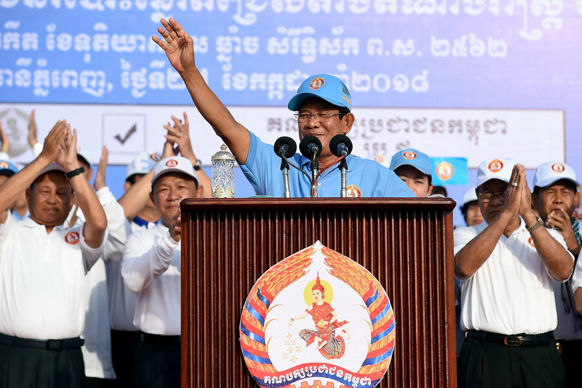 Chủ tịch đảng Nhân dân Campuchia(CPP) cầm quyền, Thủ tướng Samdec Techo Hun Sen phát biểu tại buổi kết thúc chiến dịch vận động tranh cử Quốc hội ở Phnom Penh ngày 27/7. (Ảnh: AFP/TTXVN)