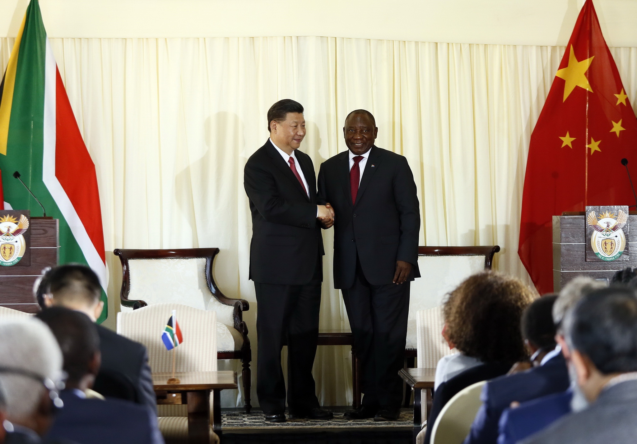 Tổng thống Nam Phi Cyril Ramaphosa (phải) và Chủ tịch Trung Quốc Tập Cận Bình tại cuộc họp báo ở Pretoria, Nam Phi ngày 24/7. (Ảnh: AFP/TTXVN)