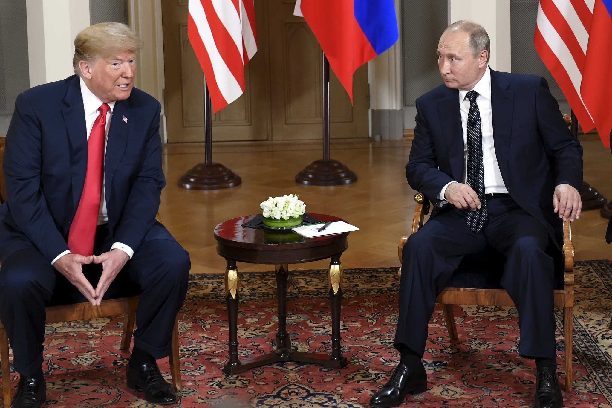 Tổng thống Mỹ Donald Trump (trái) và Tổng thống Nga Vladimir Putin trong cuộc gặp thượng đỉnh tại Helsinki, Phần Lan ngày 16/7. (Nguồn: THX/TTXVN)
