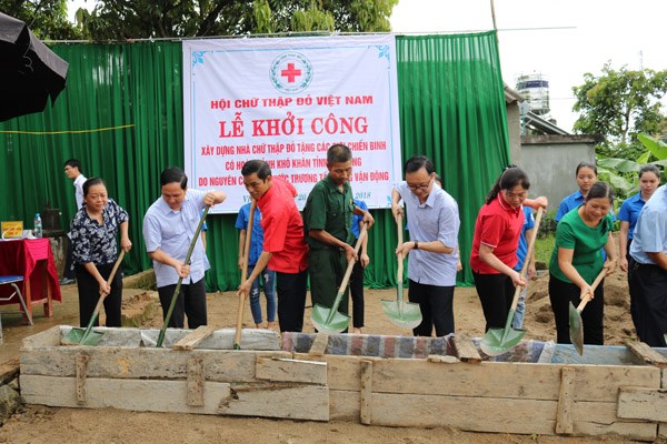 A ground-breaking ceremony for construction of 'Red-cross houses' in Ha Giang (Source: VNA)