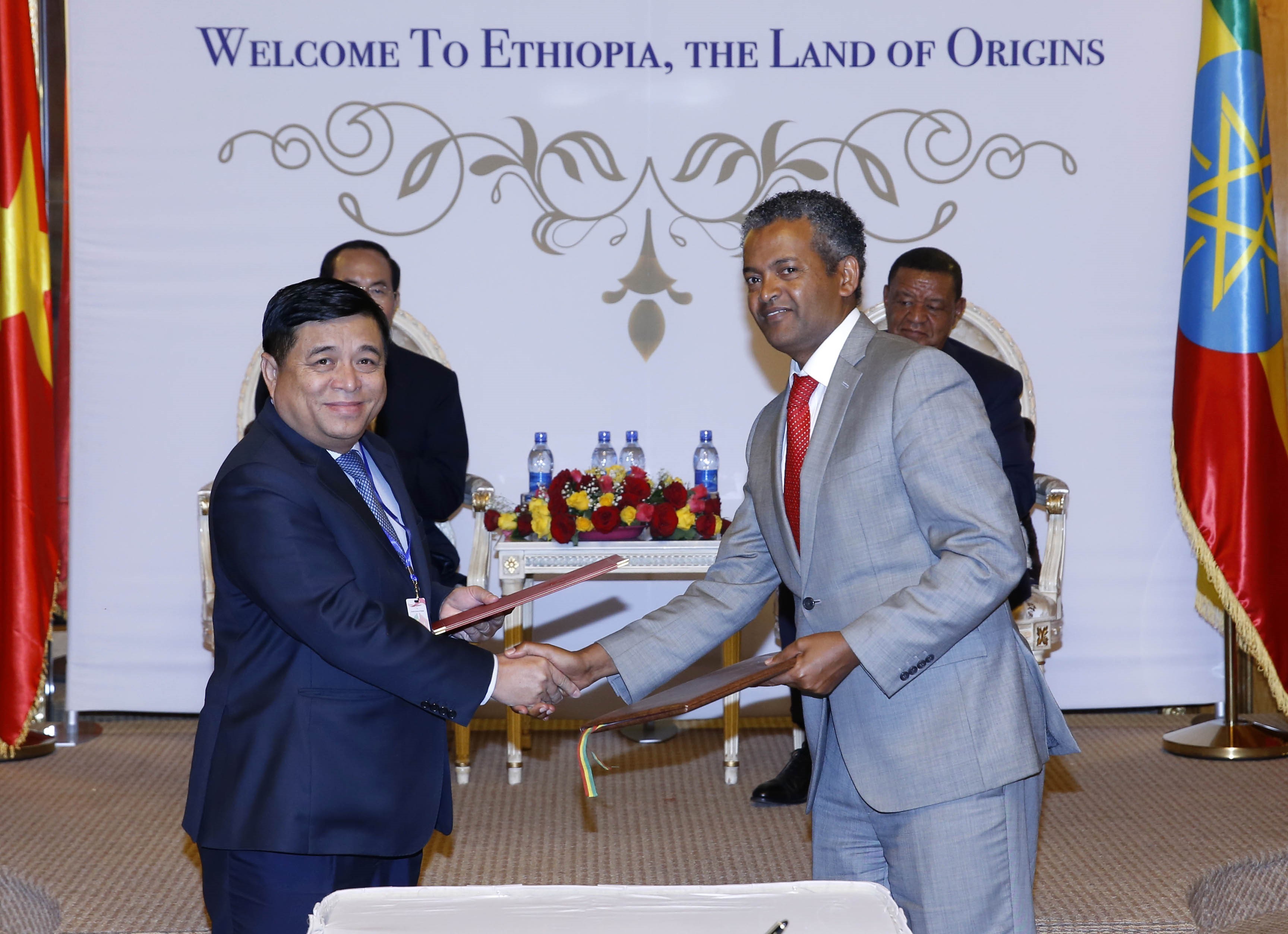 Los presidentes de Vietnam y Etiopía asisten a la firma de varios acuerdos de cooperación entre ambas naciones. (Fuente: VNA)