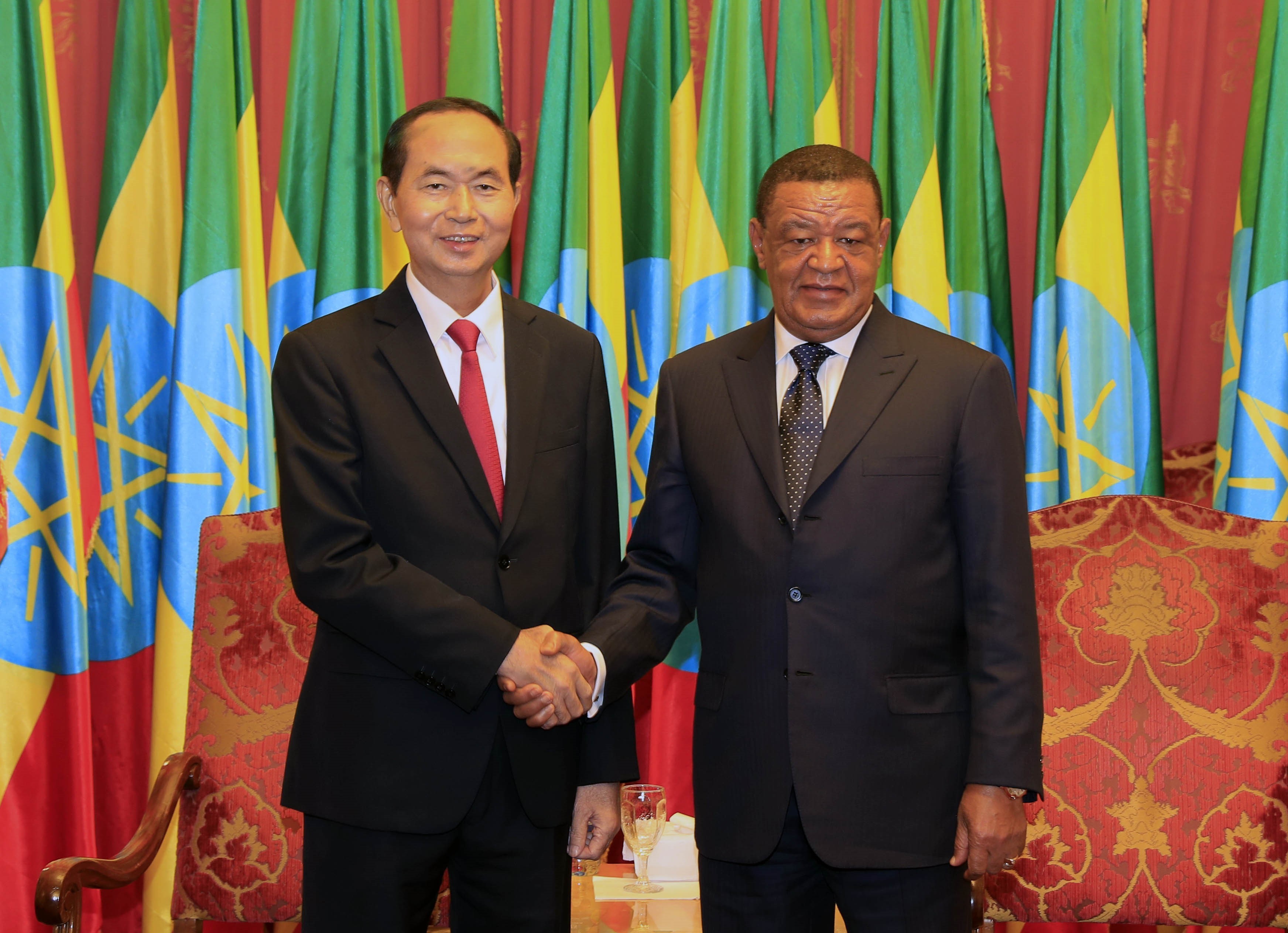 El presidente de Vietnam, Tran Dai Quang, se reúne con su homólogo etíope, Mutalu Teshome (Fuente: VNA)