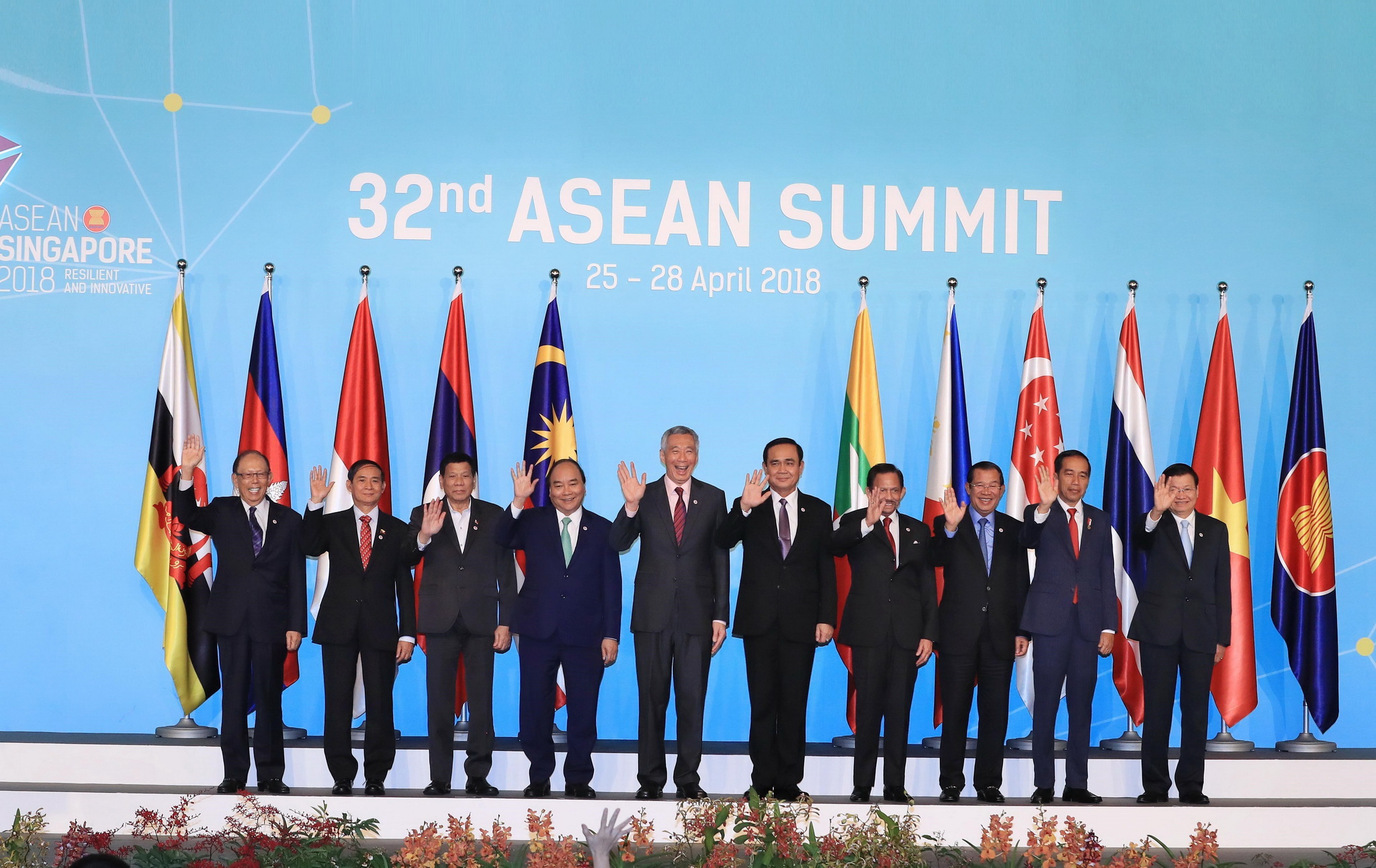 Thủ tướng Nguyễn Xuân Phúc và các trưởng đoàn tham dự Hội nghị Cấp cao ASEAN lần thứ 32. (Ảnh: Thống Nhất/TTXVN)