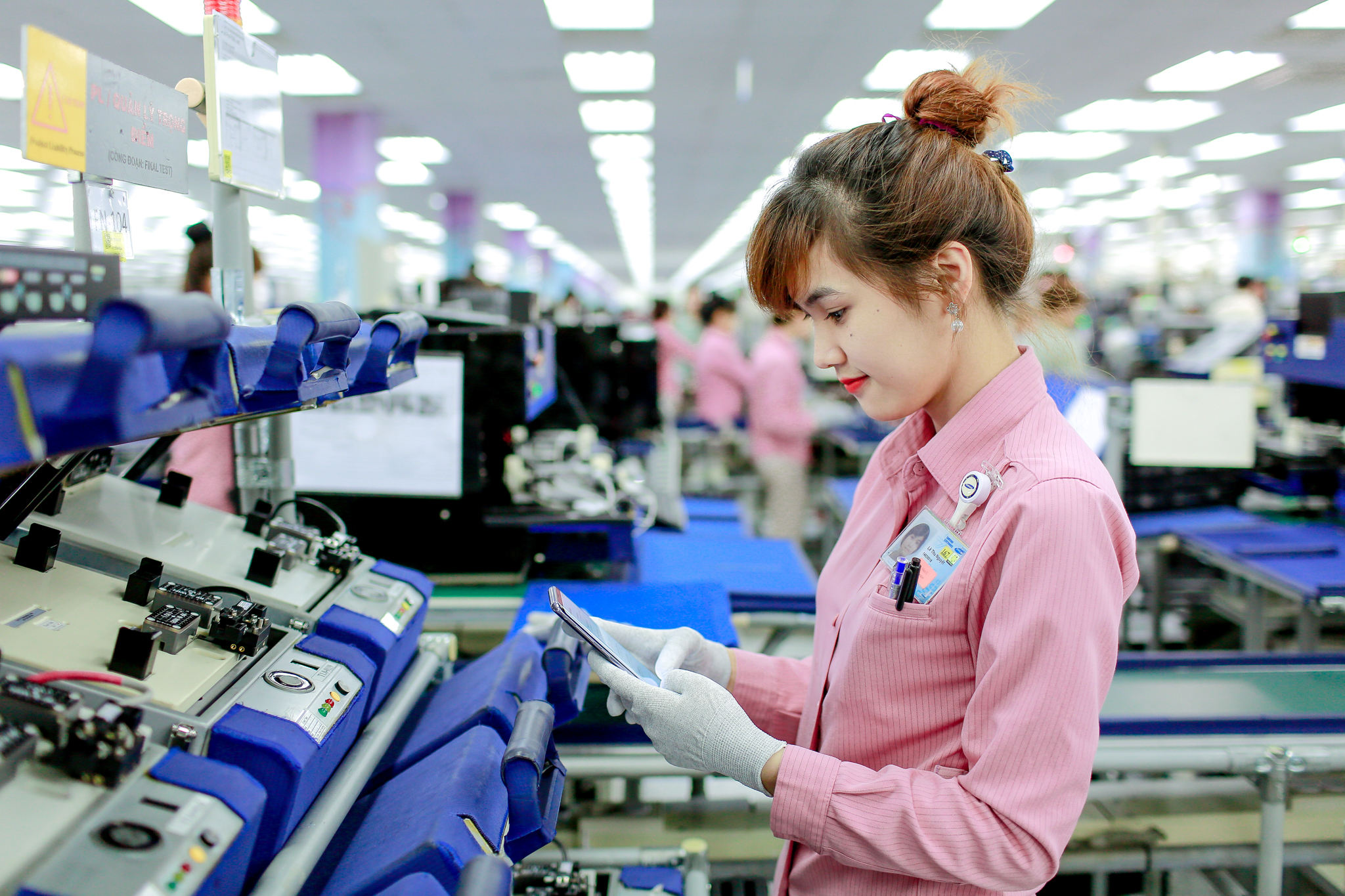 Công nhân sản xuất trong nhà máy điện thoại của Samsung. (Nguồn: Samsung Việt Nam)