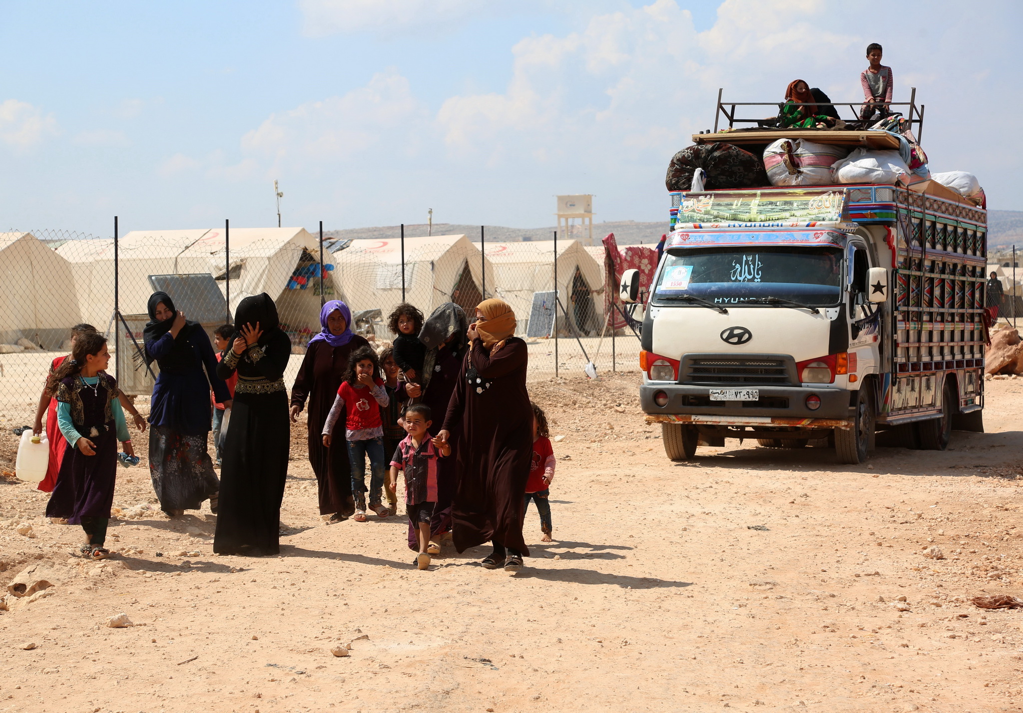 Người tị nạn Syria tại trại tị nạn Kafr Lusin ở phía bắc tỉnh Idlib, gần biên giới Thổ Nhĩ Kỳ ngày 9/9/2018. (Ảnh: AFP/TTXVN)