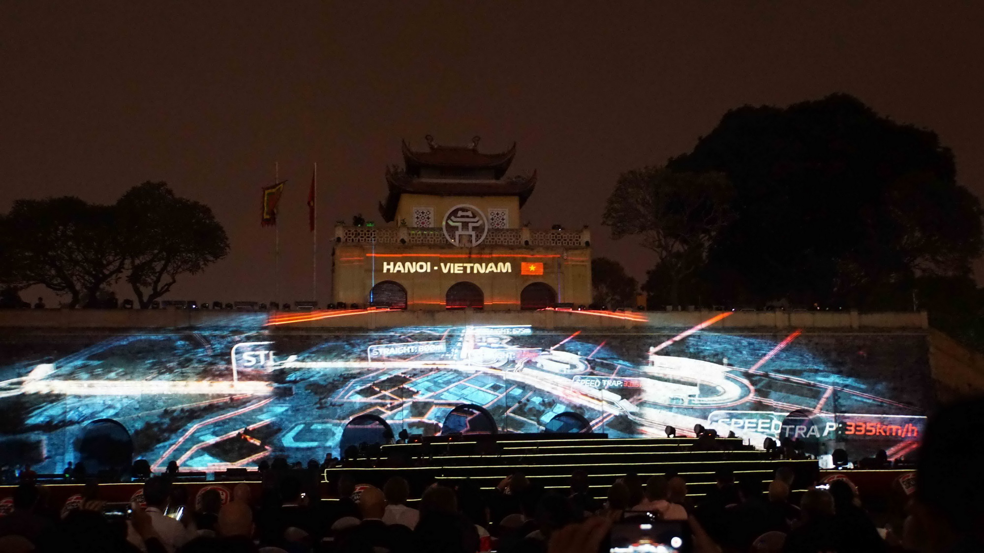 Chương trình nghệ thuật chào mừng sự kiện ra mắt Vietnam Grand Prix tại Hoàng thành Thăng Long (Nguồn: Vietnam+) 