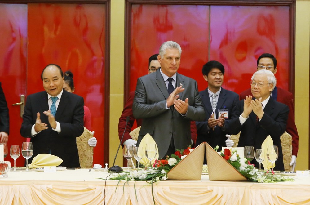 El banquete de celebración a Miguel Diáz-Canel, con la participación de Nguyen Phu Trong y también el premier vietnamita, Nguyen Xuan Phuc (Fuente: VNA)