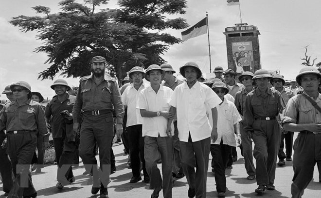 Fidel Castro visita la zona liberada de Vietnam del Sur en septiembre de 1973 (Fuente: VNA)