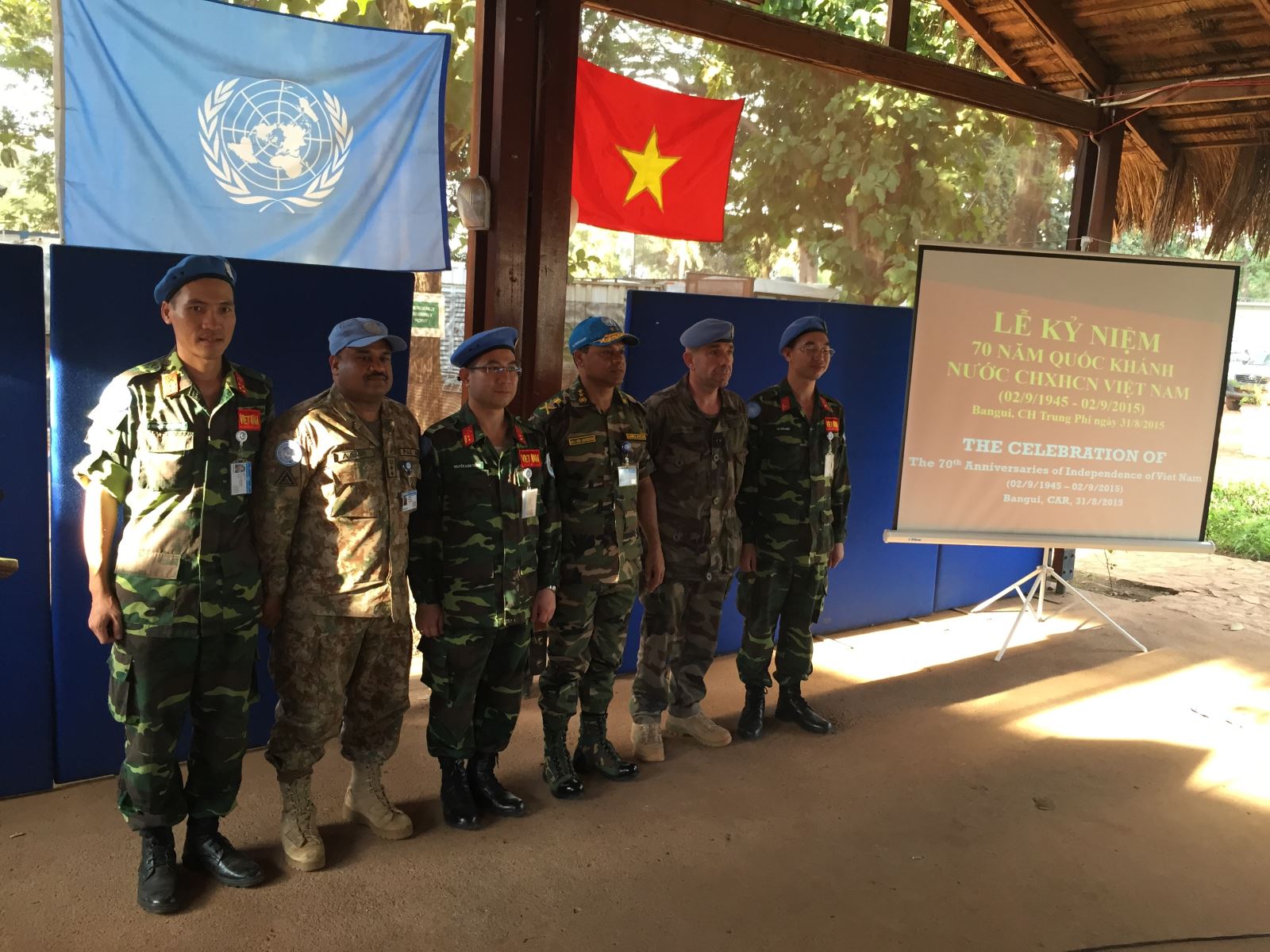 Des officiers vietnamiens en mission en Afrique centrale ont célébré en août 2015 le 70e anniversaire de la Fête nationale du pays. Photo: Département de maintien de la paix du Vietnam 