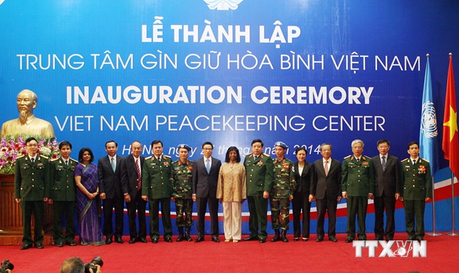          La cérémonie d’inauguration du Centre de maintien de la paix du Vietnam, le 27 mai 2014. Photo:VNA