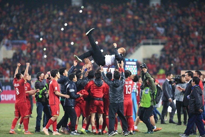 Chỉ một huấn luyện viên giỏi như ông Park Hang-seo là chưa đủ để giúp bóng đá Việt Nam cất cánh (Ảnh: TTXVN)
