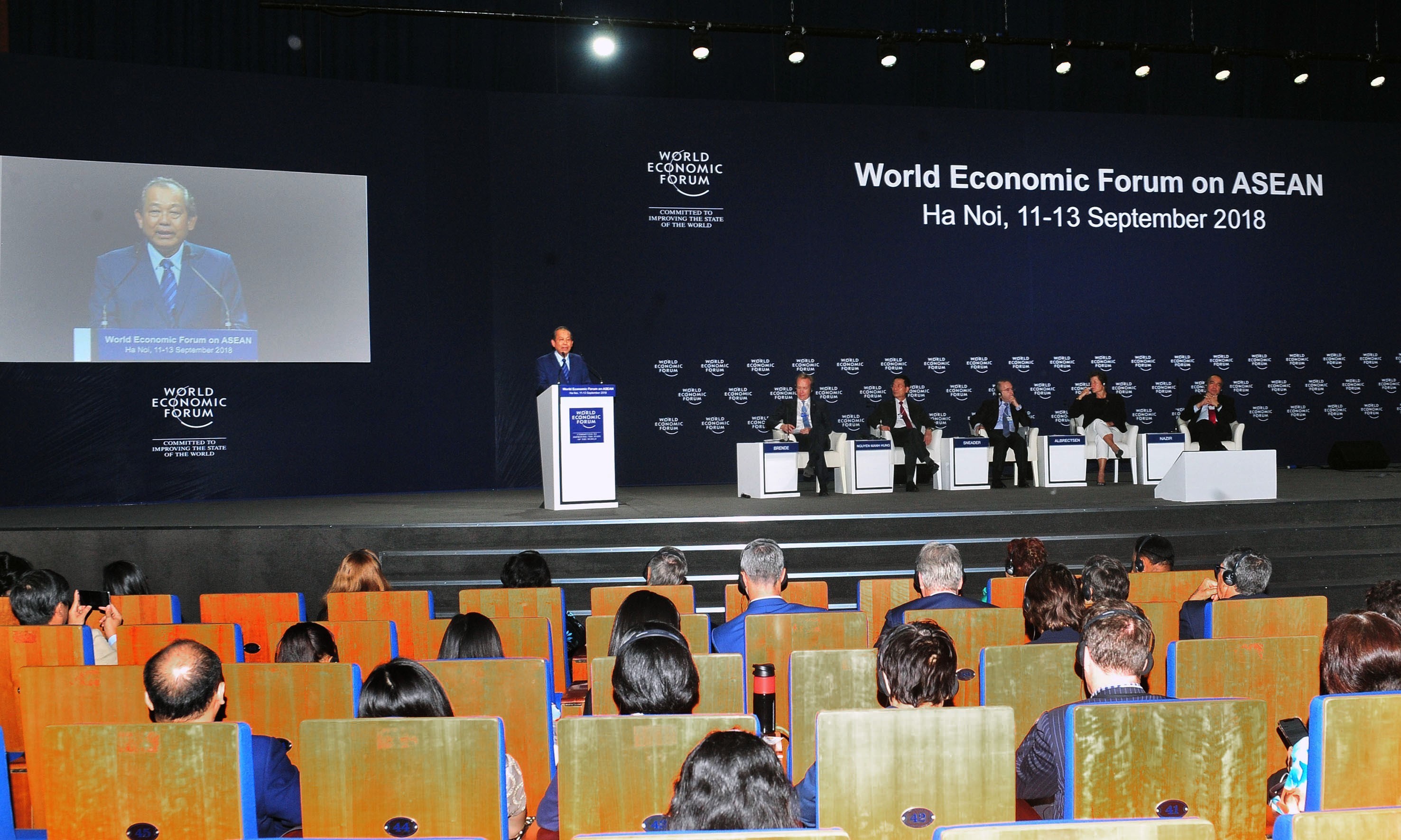 Deputy PM Truong Hoa Binh delivers speech at the closing ceremony of WEF-ASEAN 2018 (Photo: VNA)