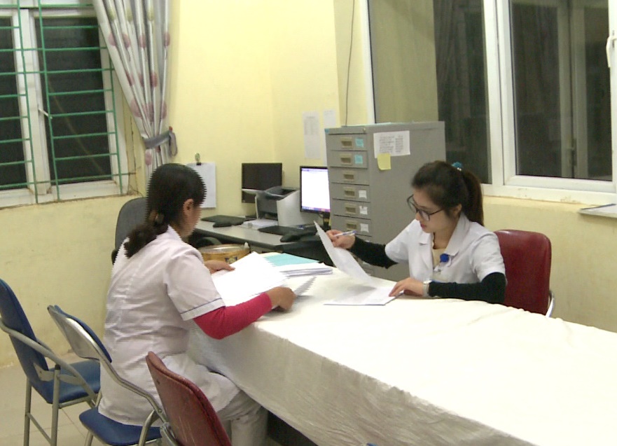 Bác sỹ Chu Thị Ngọc tại Bệnh viện đa khoa huyện Mường Tè. (Ảnh: PV/Vietnam+)