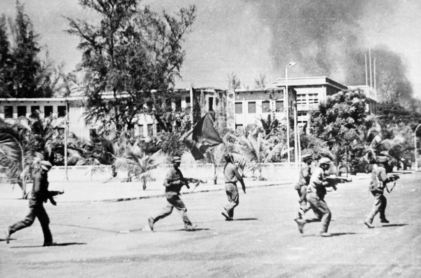 Trưa 7/1/1979, quân đội Cách mạng Campuchia tiến vào giải phóng thủ đô Phnom Penh. (Nguồn: TTXVN)