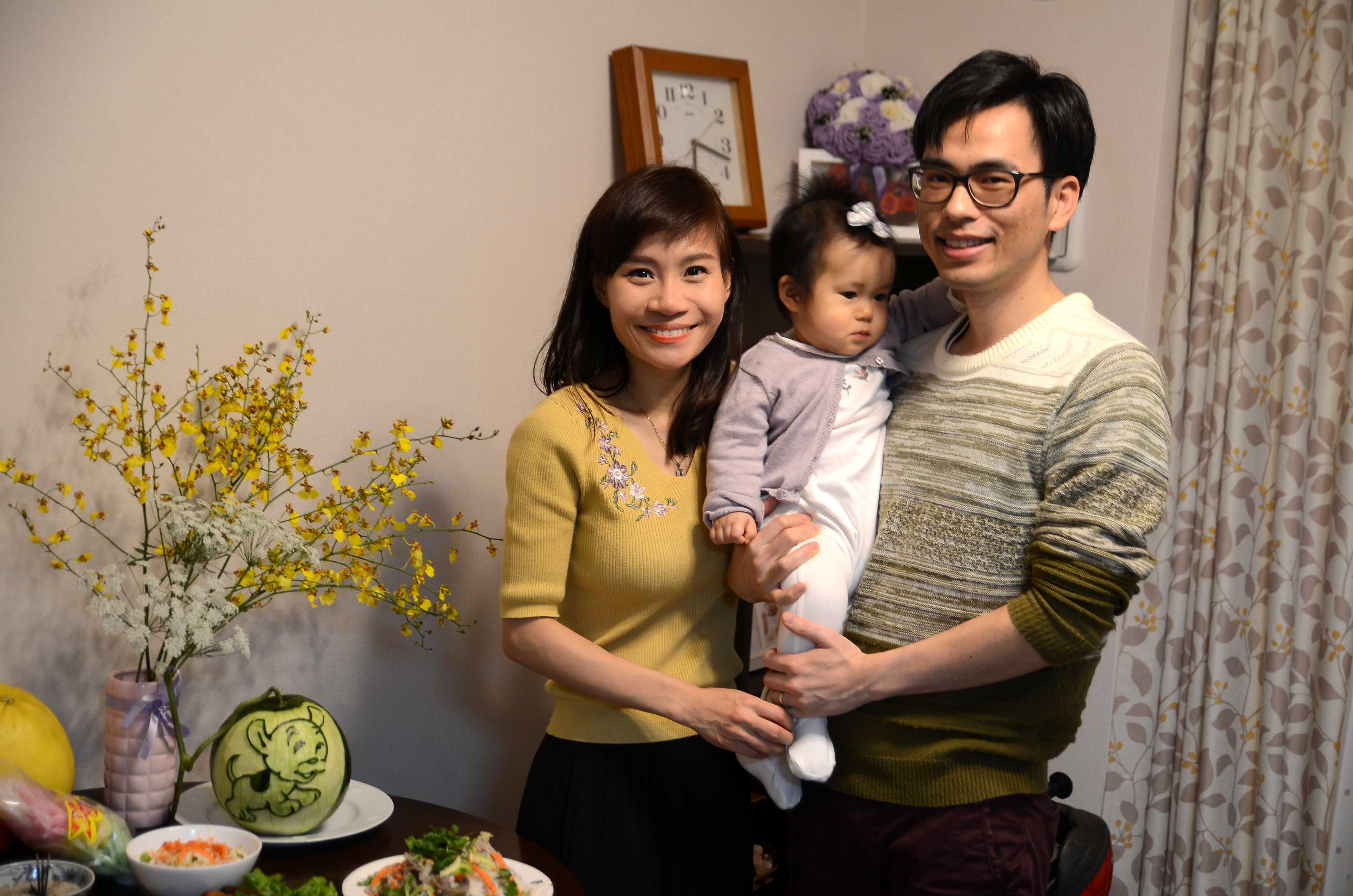 Anh Nguyễn Tuấn Anh, giám đốc điều hành NAL Japan, một gương mặt du học sinh Việt Nam thành công tại Nhật Bản, cùng với vợ và con gái. (Ảnh: Nguyễn Tuyến/Vietnam+)