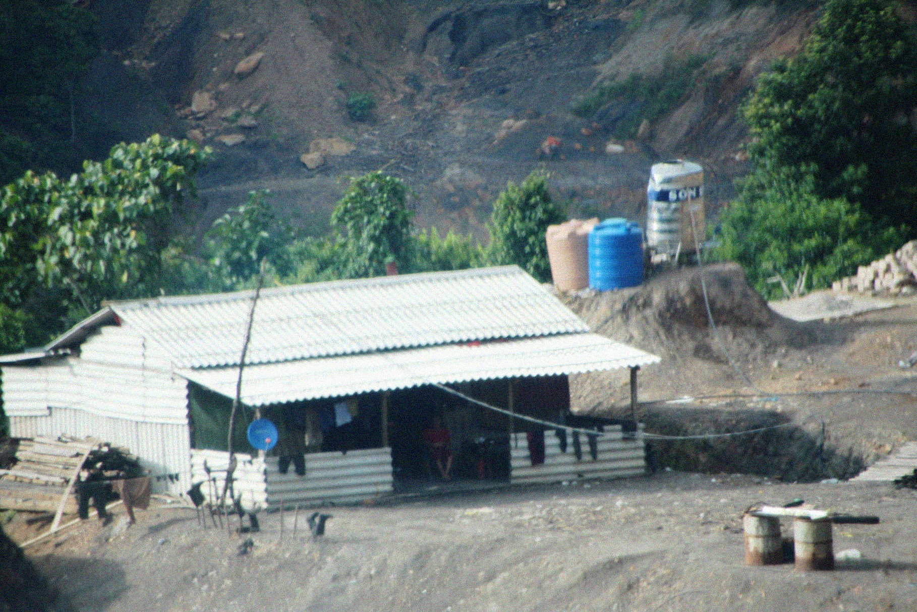 Lán trại của Mỏ than Suối Bàng II tại xã Suối Bàng, huyện Vân Hồ, tỉnh Sơn La. (Ảnh: P.V/Vietnam+)