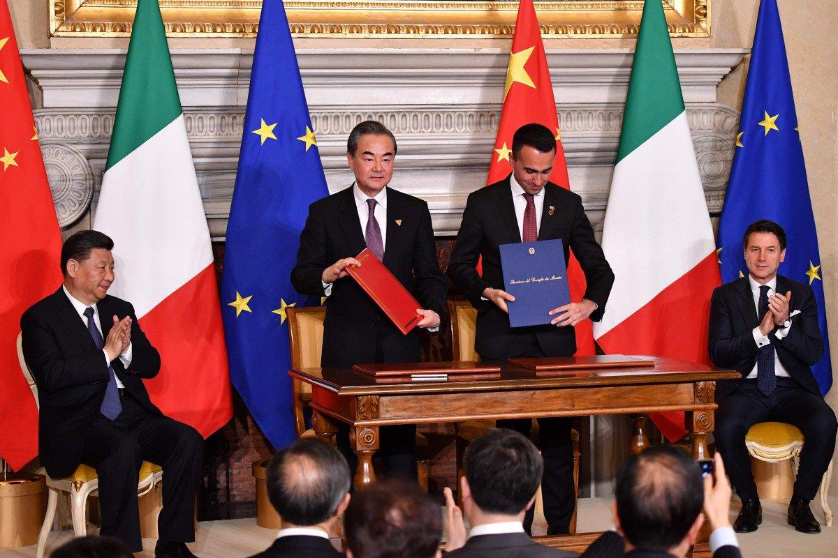 Lãnh đạo Trung Quốc và Italy chứng kiến lễ ký Bản ghi nhớ (MoU) về việc Italy tham gia sáng kiến ‘Vành đai và con đường.’ (Nguồn: AFP)