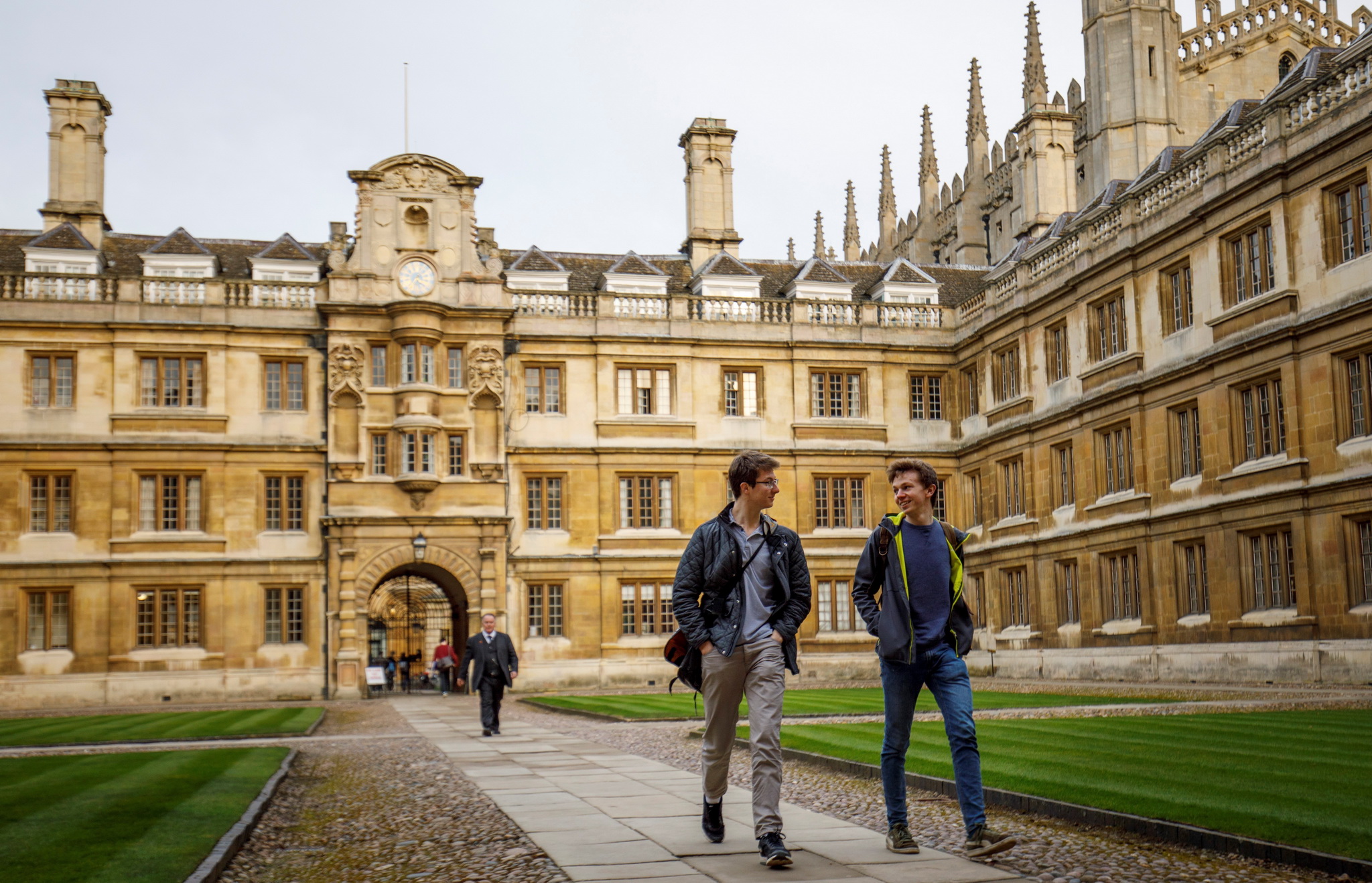 Sinh viên tại đại học Cambridge, Anh. (Ảnh: AFP/TTXVN)
