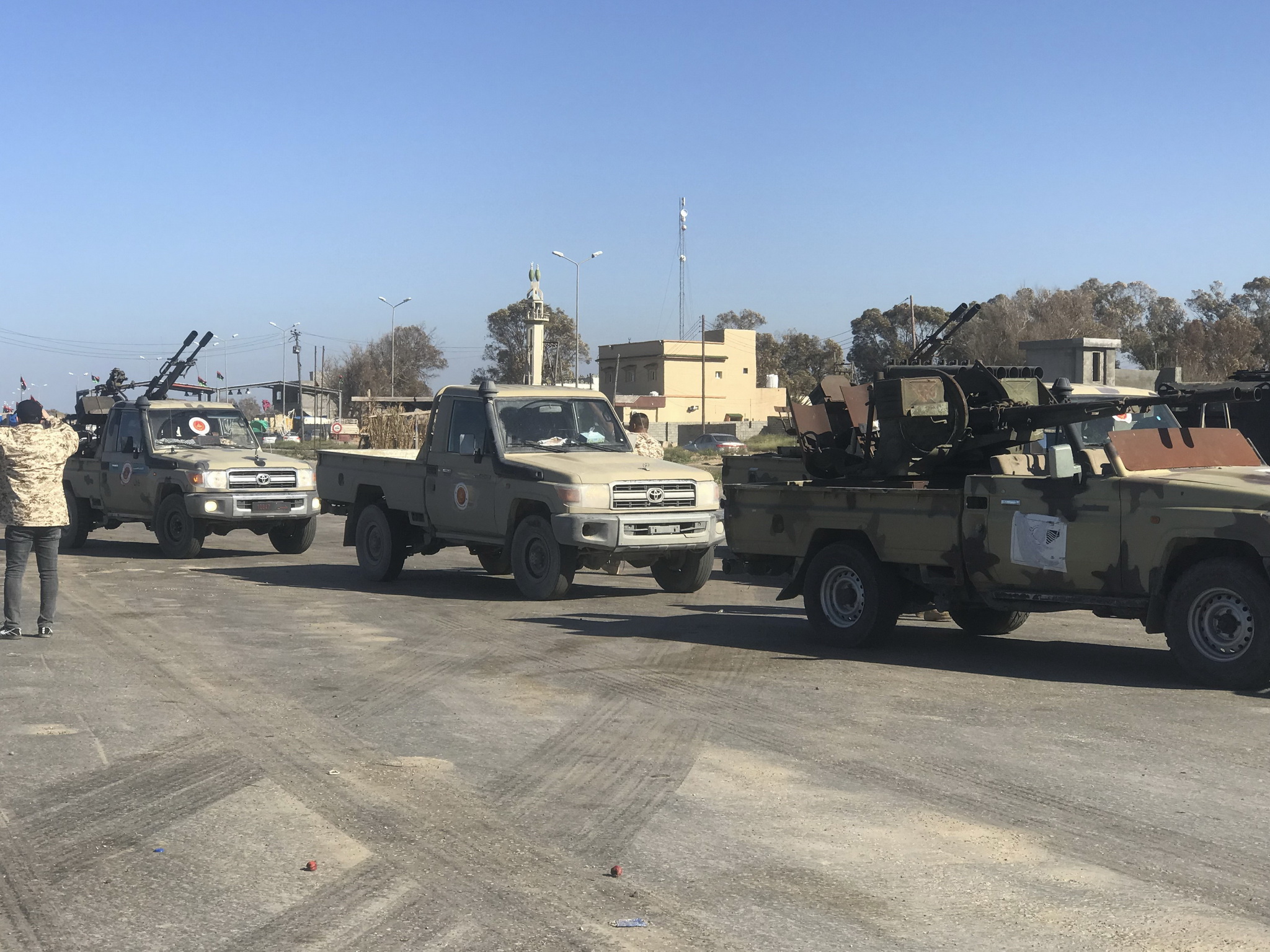 Lực lượng trung thành với Chính phủ được Liên hợp quốc bảo trợ được điều động tới Tajura, ngoại ô thủ đô Tripoli ngày 6/4/2019. (Ảnh: AFP/TTXVN)