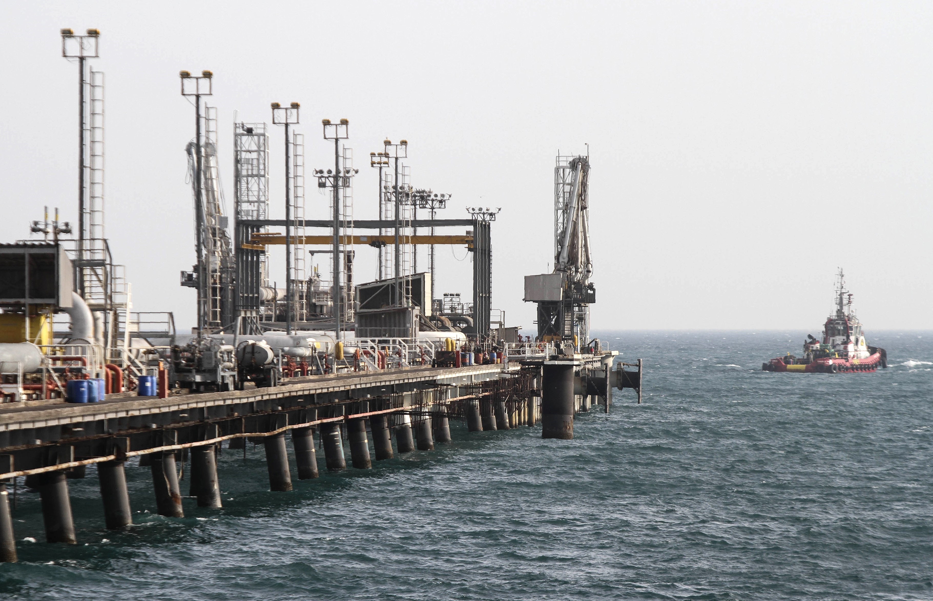 Ảnh tư liệu: Cơ sở lọc dầu trên đảo Khark của Iran ở ngoài khơi vùng Vịnh Persian. (Nguồn: AFP/TTXVN)