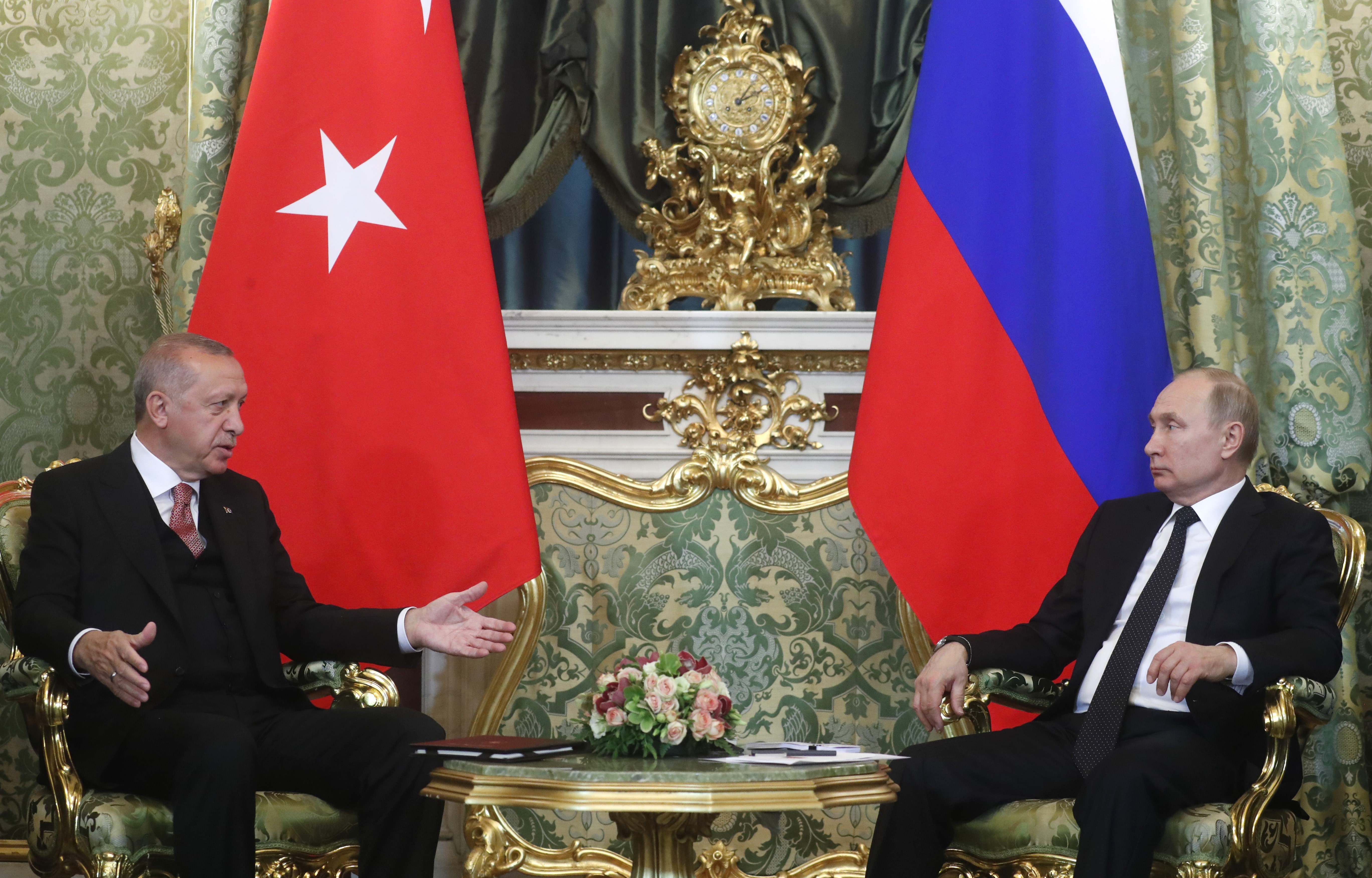 Tổng thống Nga Vladimir Putin (phải) và Tổng thống Thổ Nhĩ Kỳ Recep Tayyip Erdogan trong cuộc gặp tại Moskva ngày 8/4/2019. (Nguồn: AFP/TTXVN)