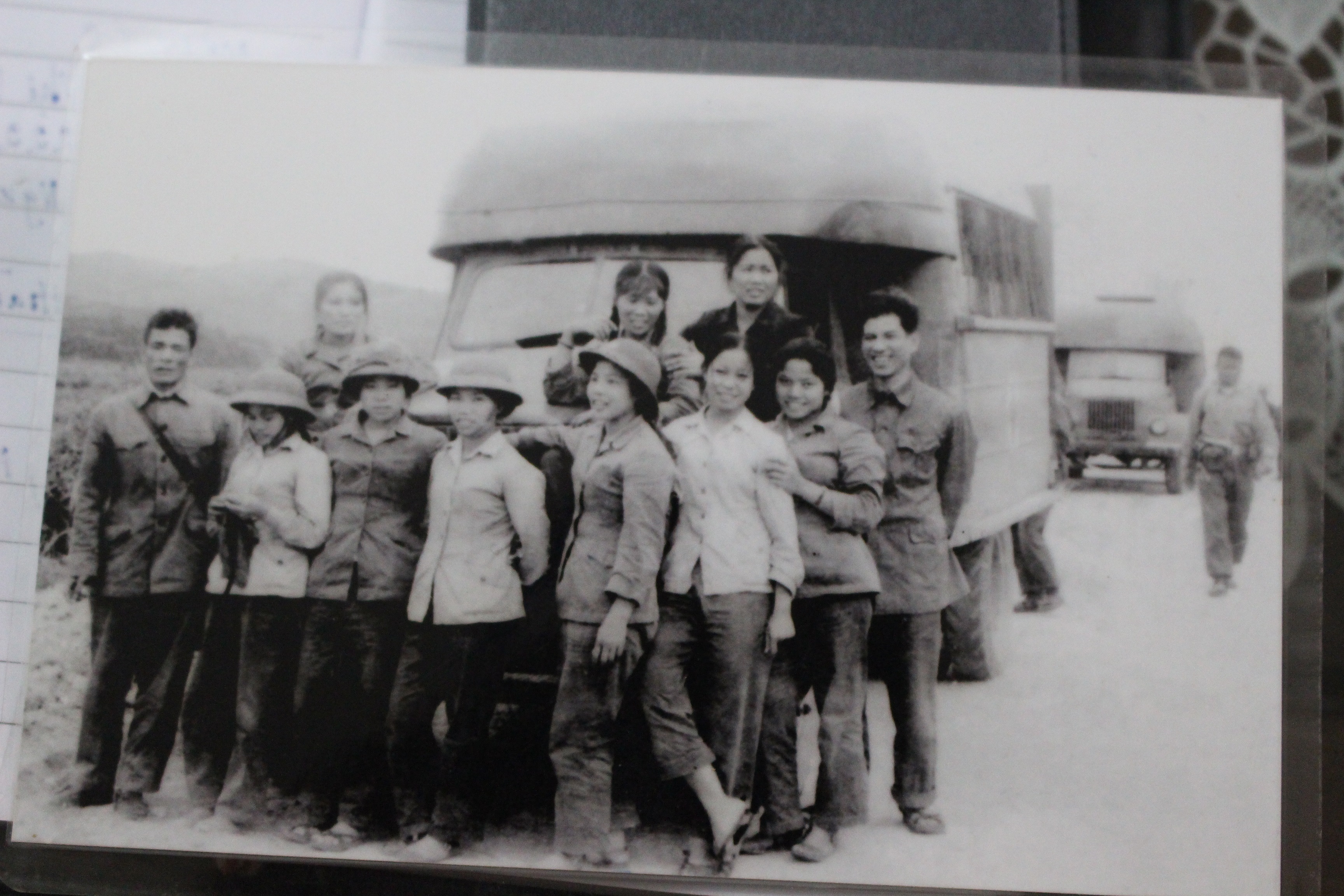 Những hình ảnh quý giá thời chiến của Trung đội nữ lái xe Trường Sơn. 