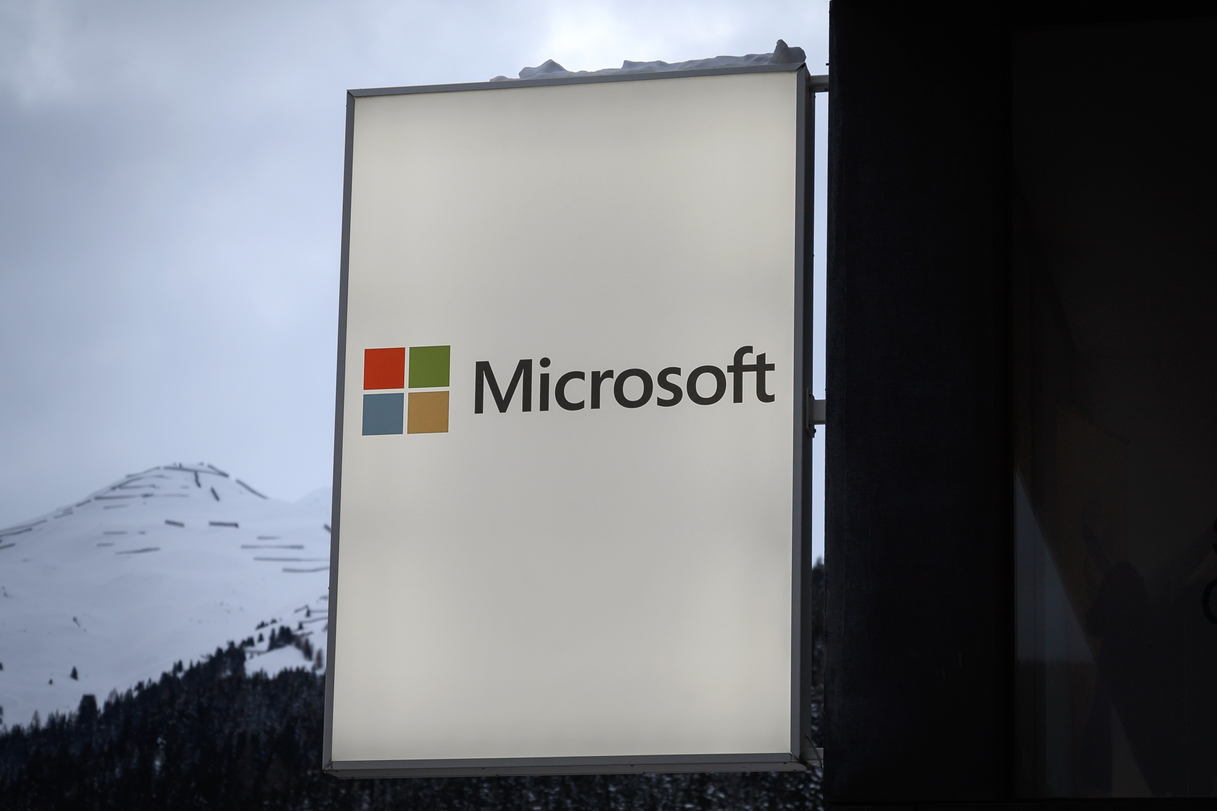 Biểu tượng Windows luôn gắn liền với tên tuổi của Microsoft (Nguồn: AFP/TTXVN)